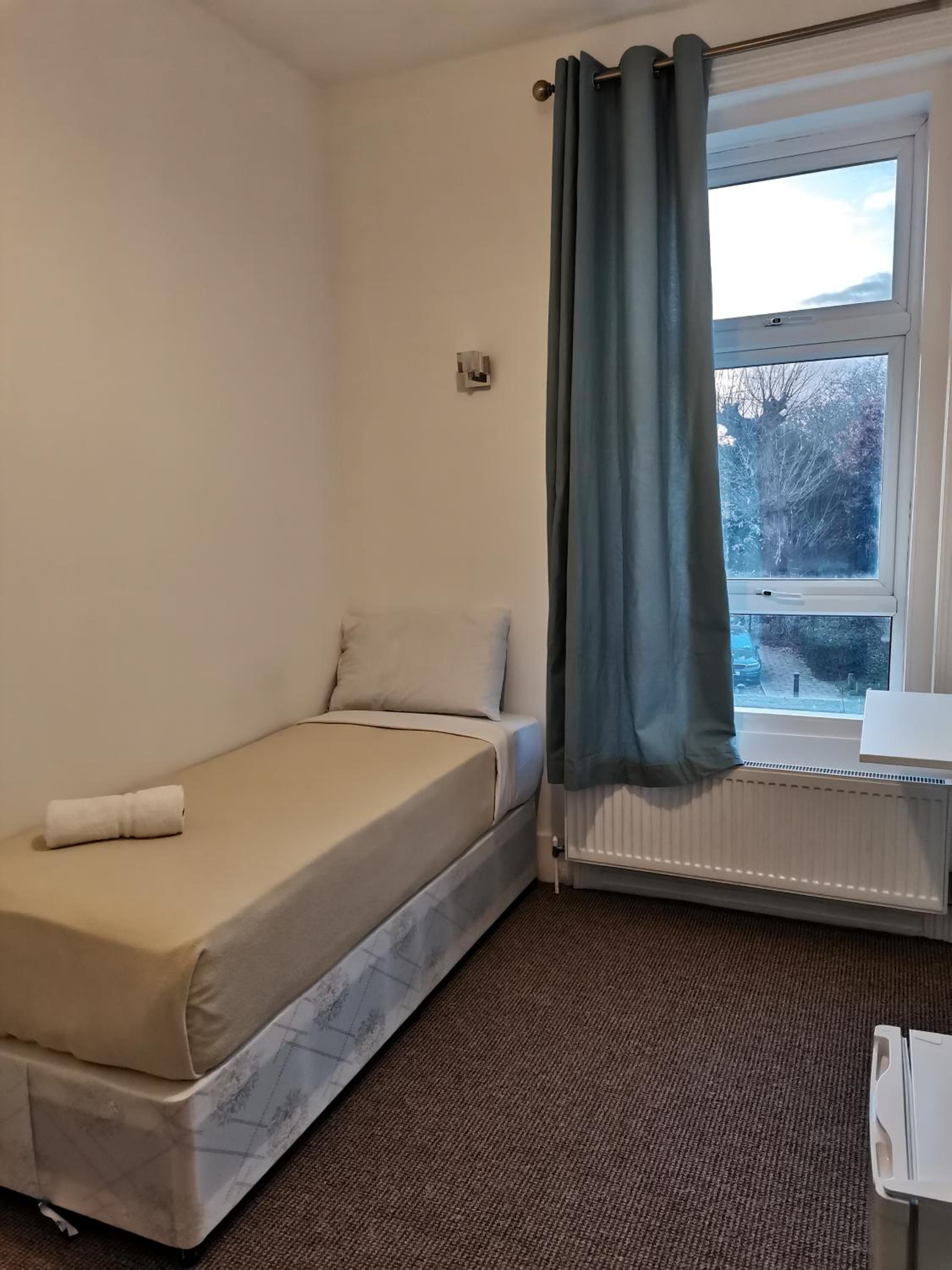 Single Room with Private Bathroom photo 2