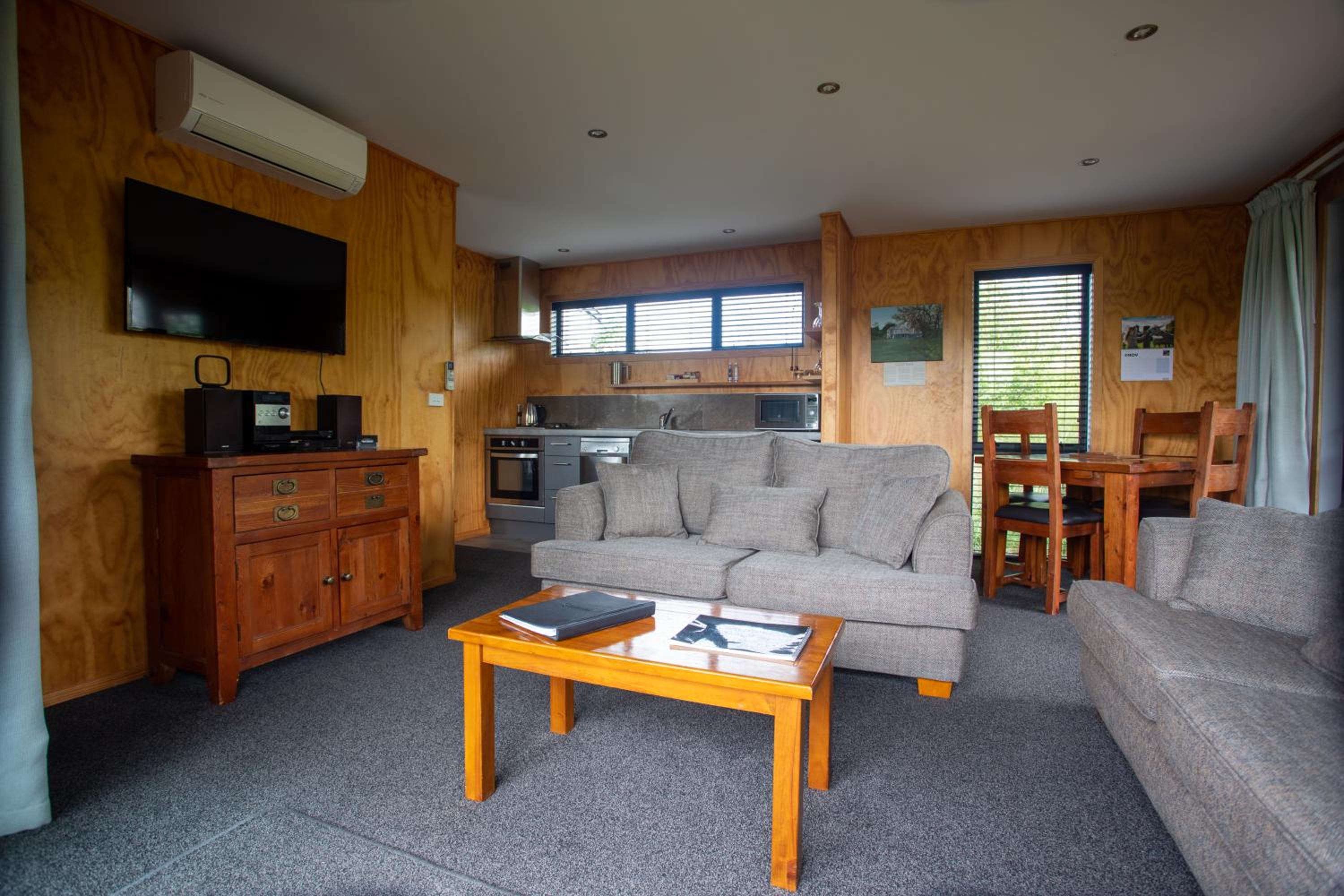 Two-Bedroom Cottage - Photo 2