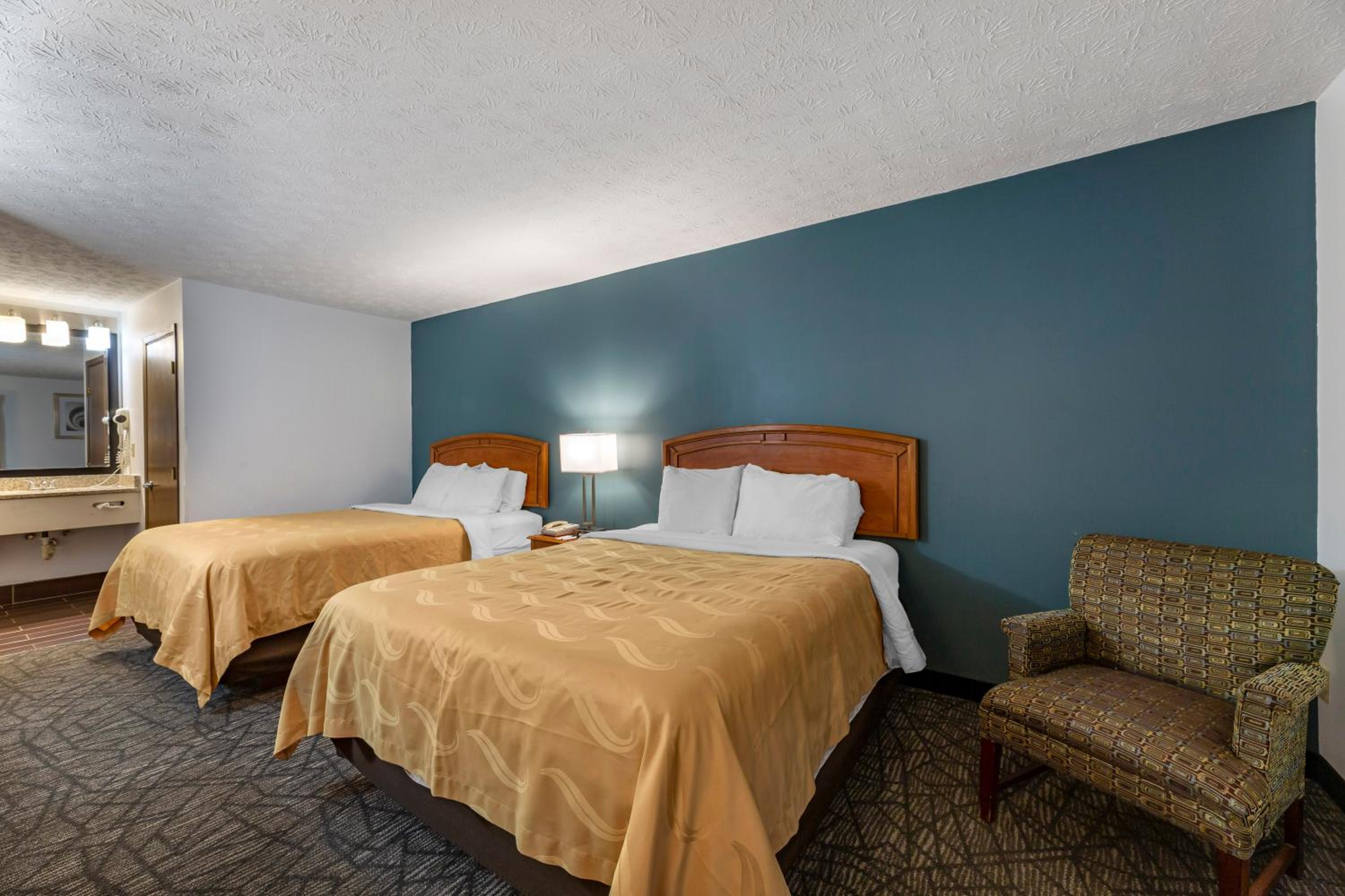 Queen Room with Two Queen Beds - Non-Smoking photo 1