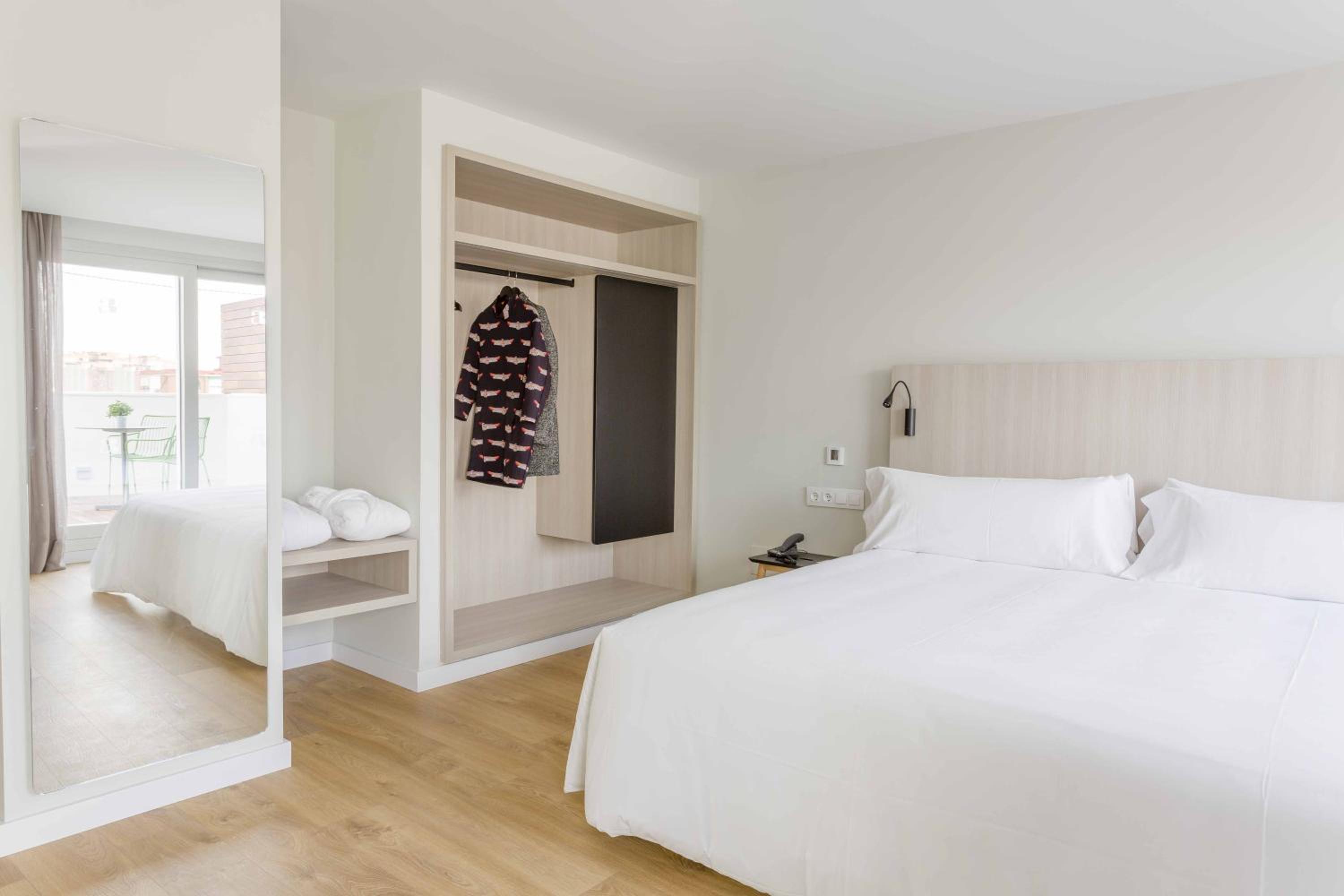 Junior Suite with Terrace - Photo 2