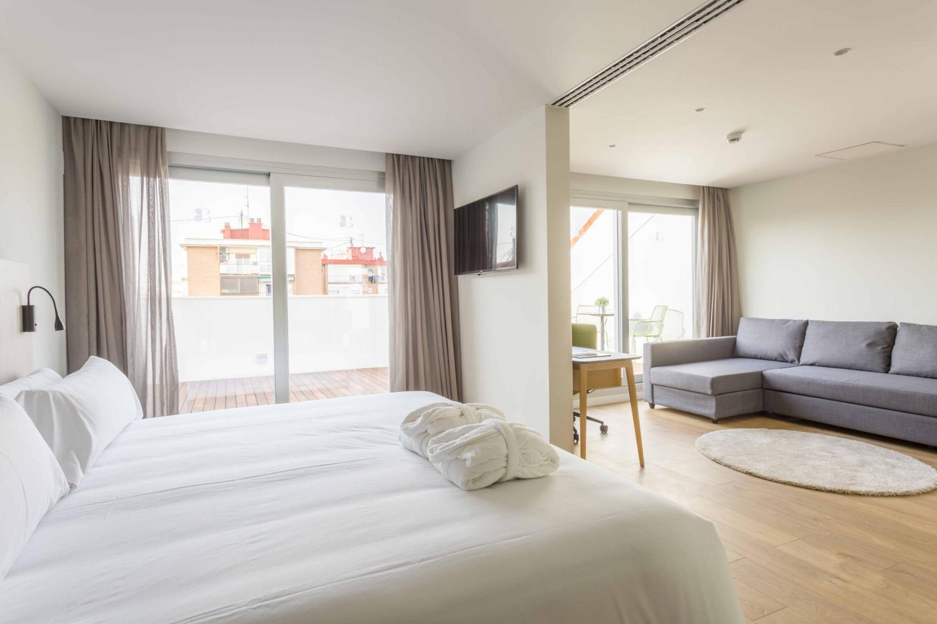 Junior Suite with Terrace - Photo 4