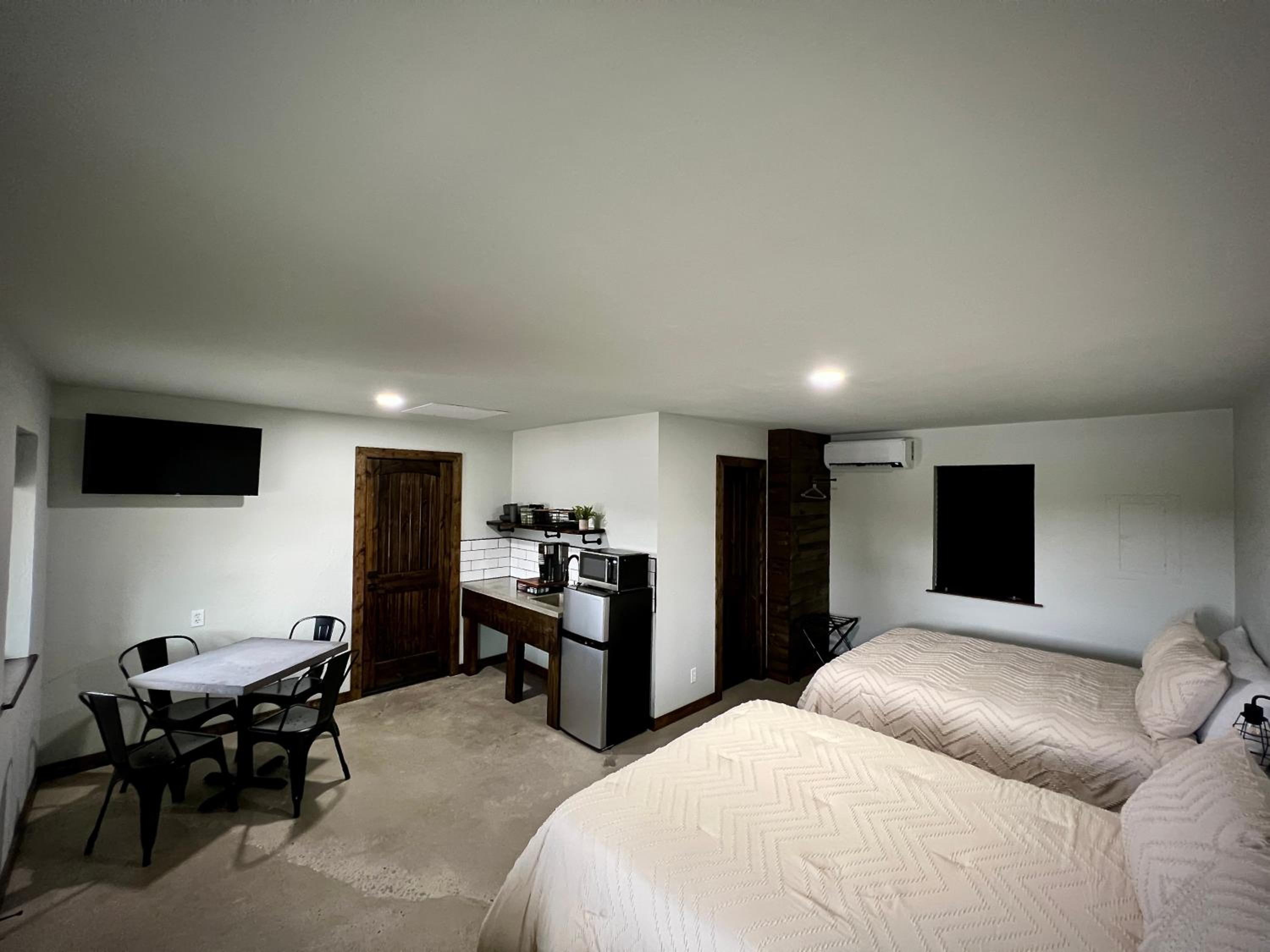 Queen Room photo 3