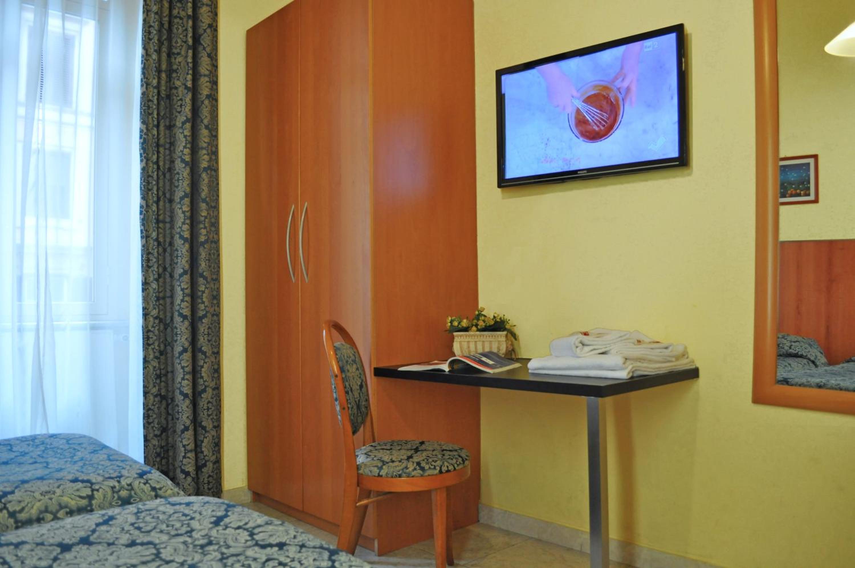 Double or Twin Room photo 3