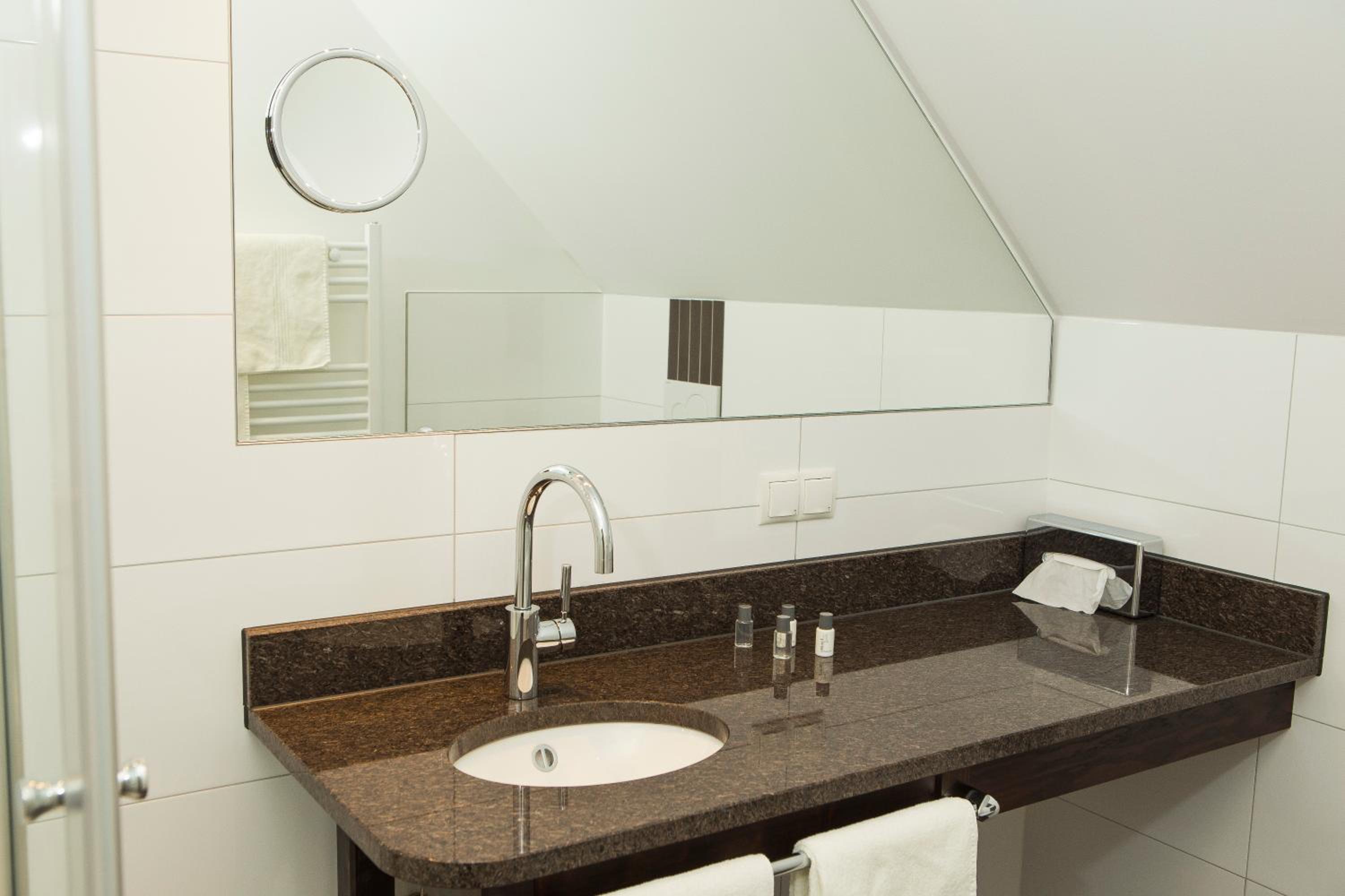 Double Room - Photo 8