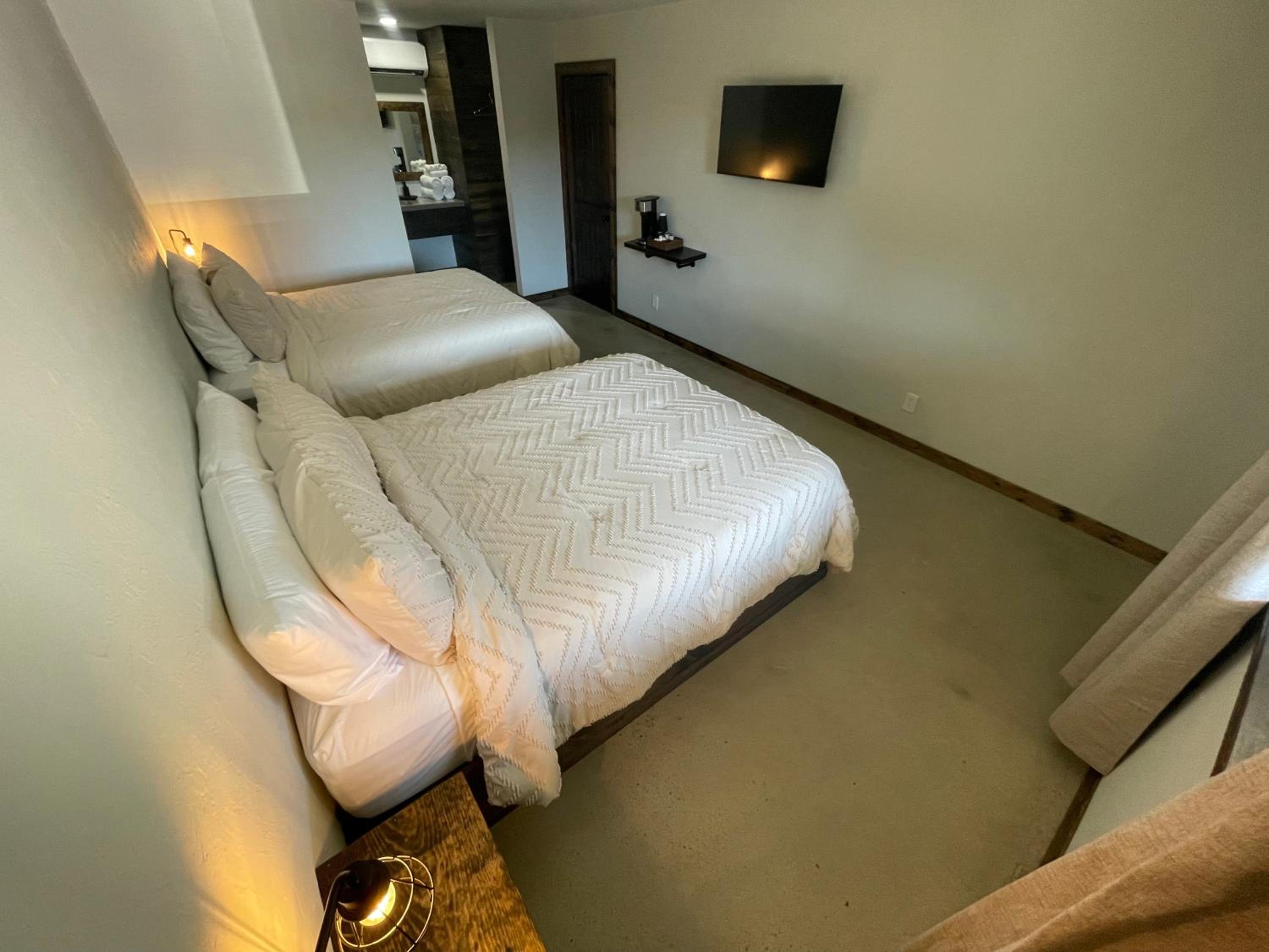 Standard Queen Room photo 2