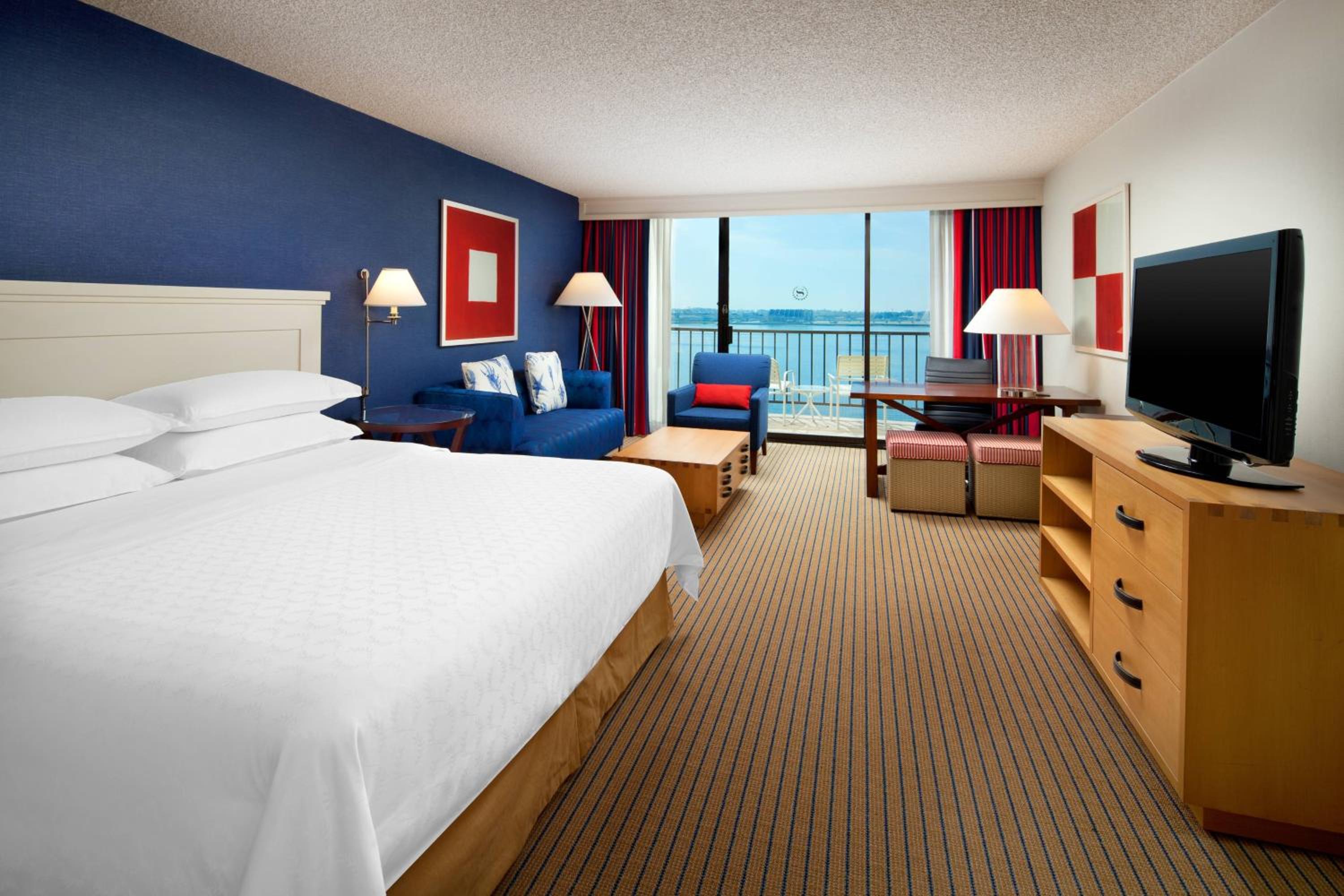 Classic King Room with Balcony and Adapted Tub - Mobility Accessible/Bay Tower - Photo 6