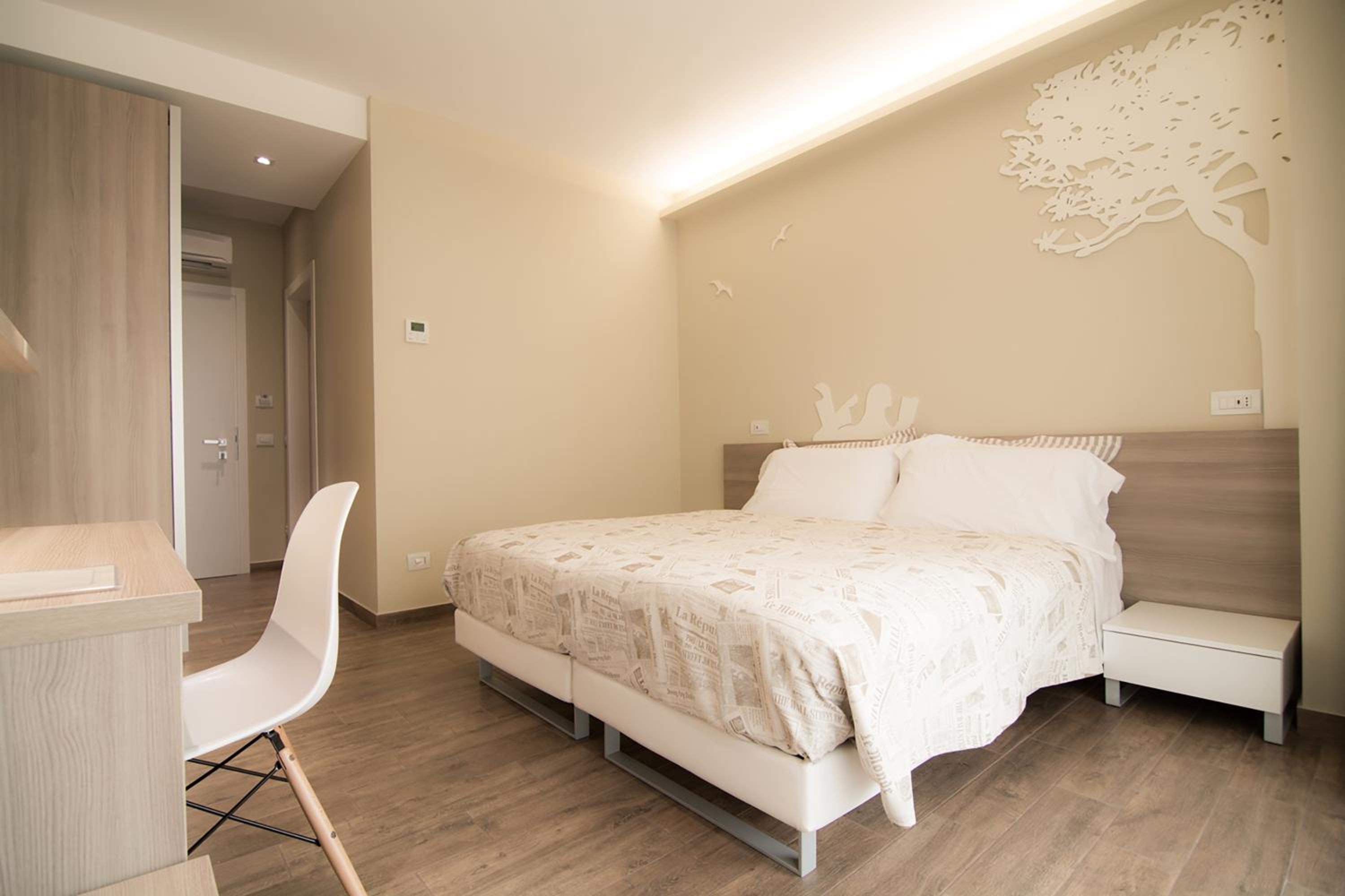 Double or Twin Room with Balcony - Photo 5
