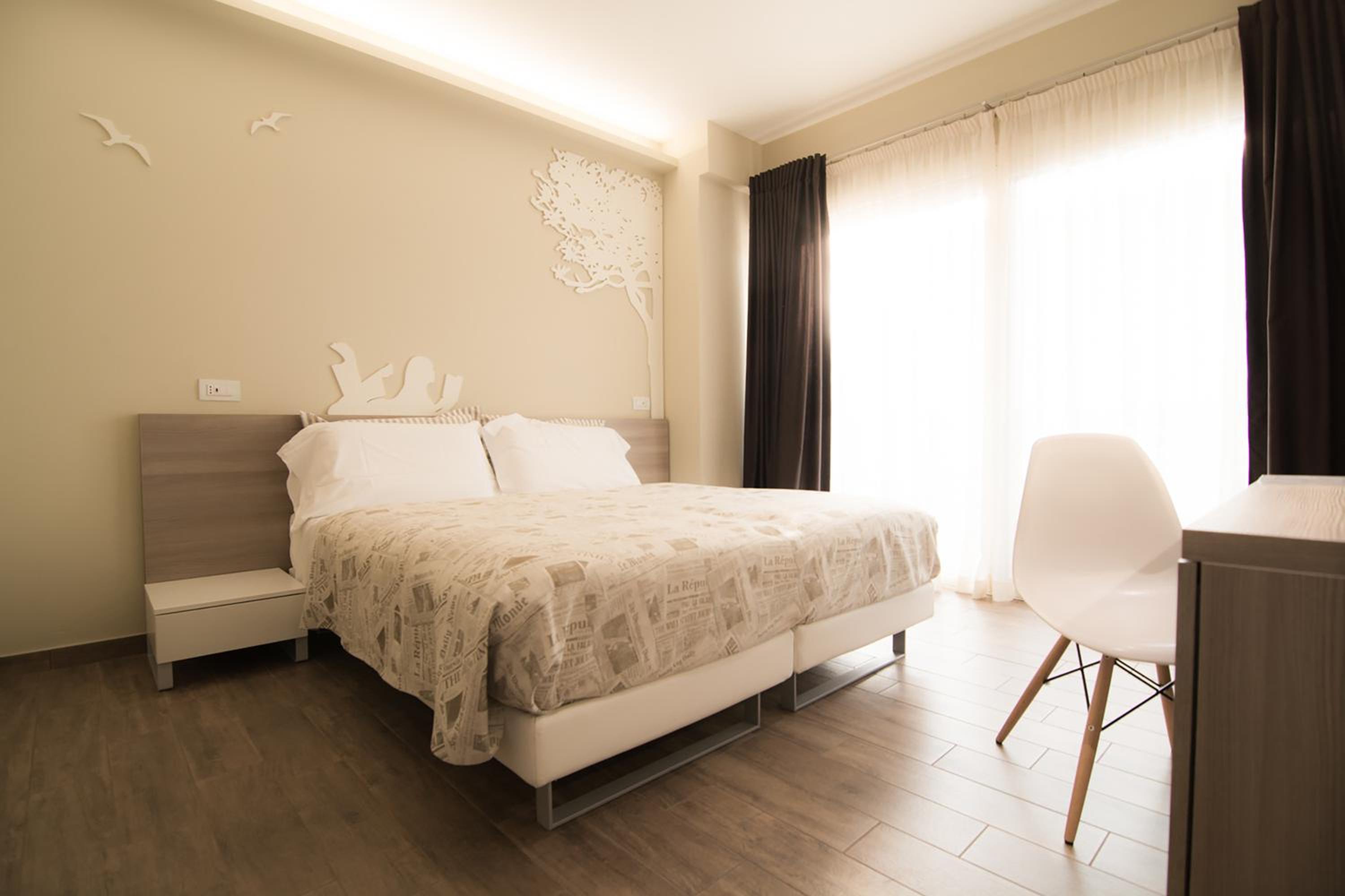 Double or Twin Room with Balcony - Photo 6