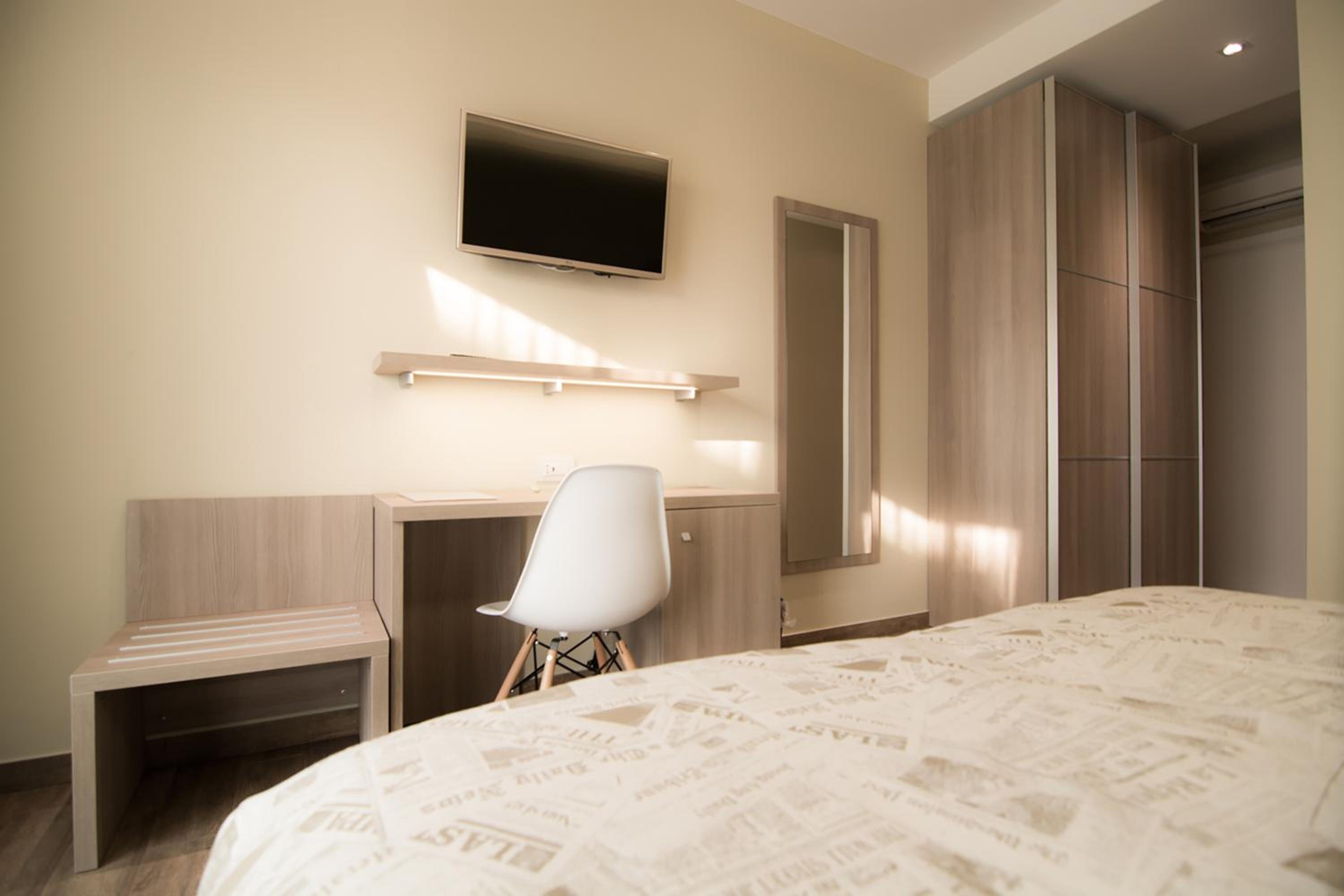 Double or Twin Room with Balcony - Photo 1