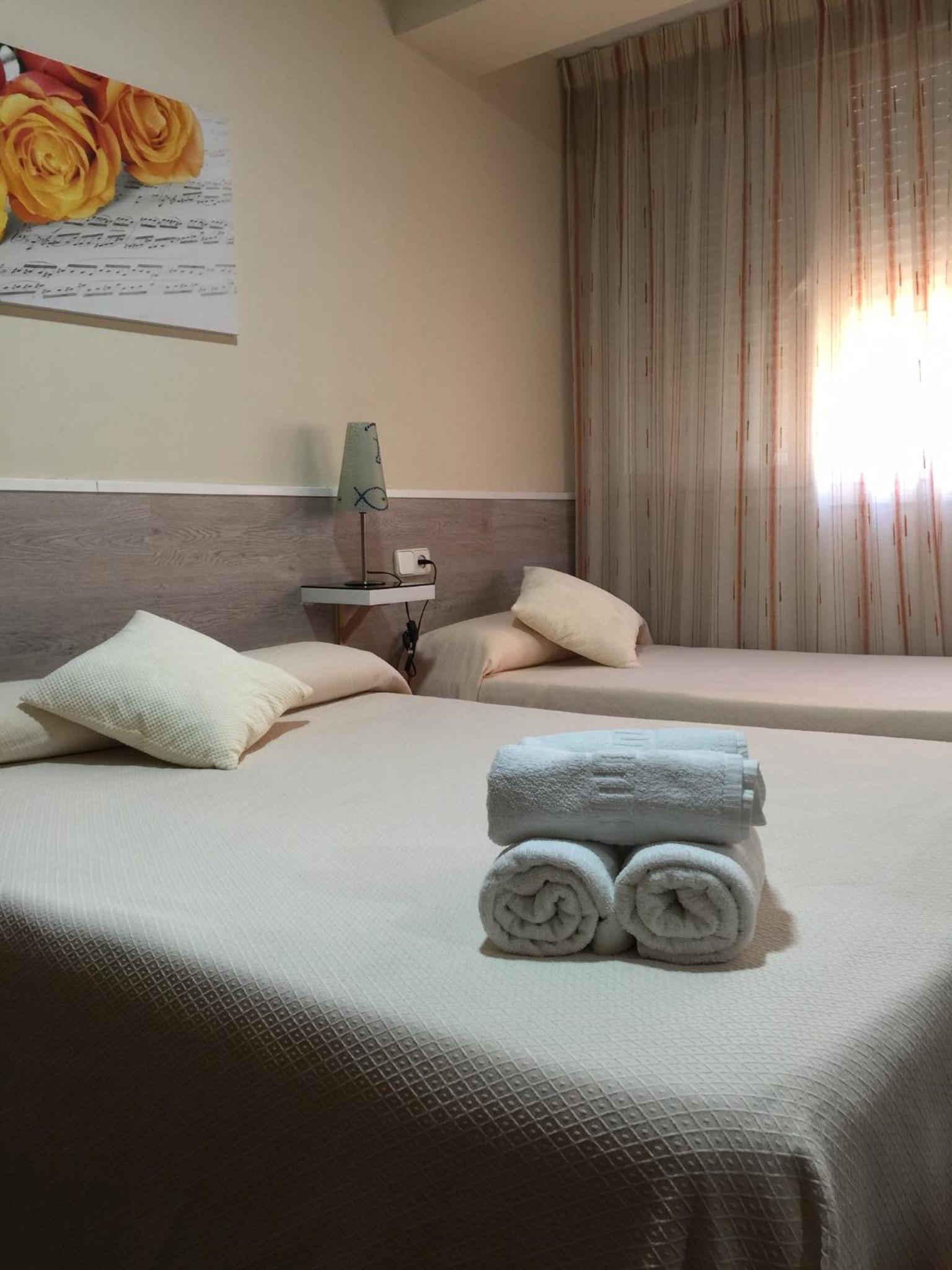 Double Room (2 Adults + 1 Child ) - Photo 1
