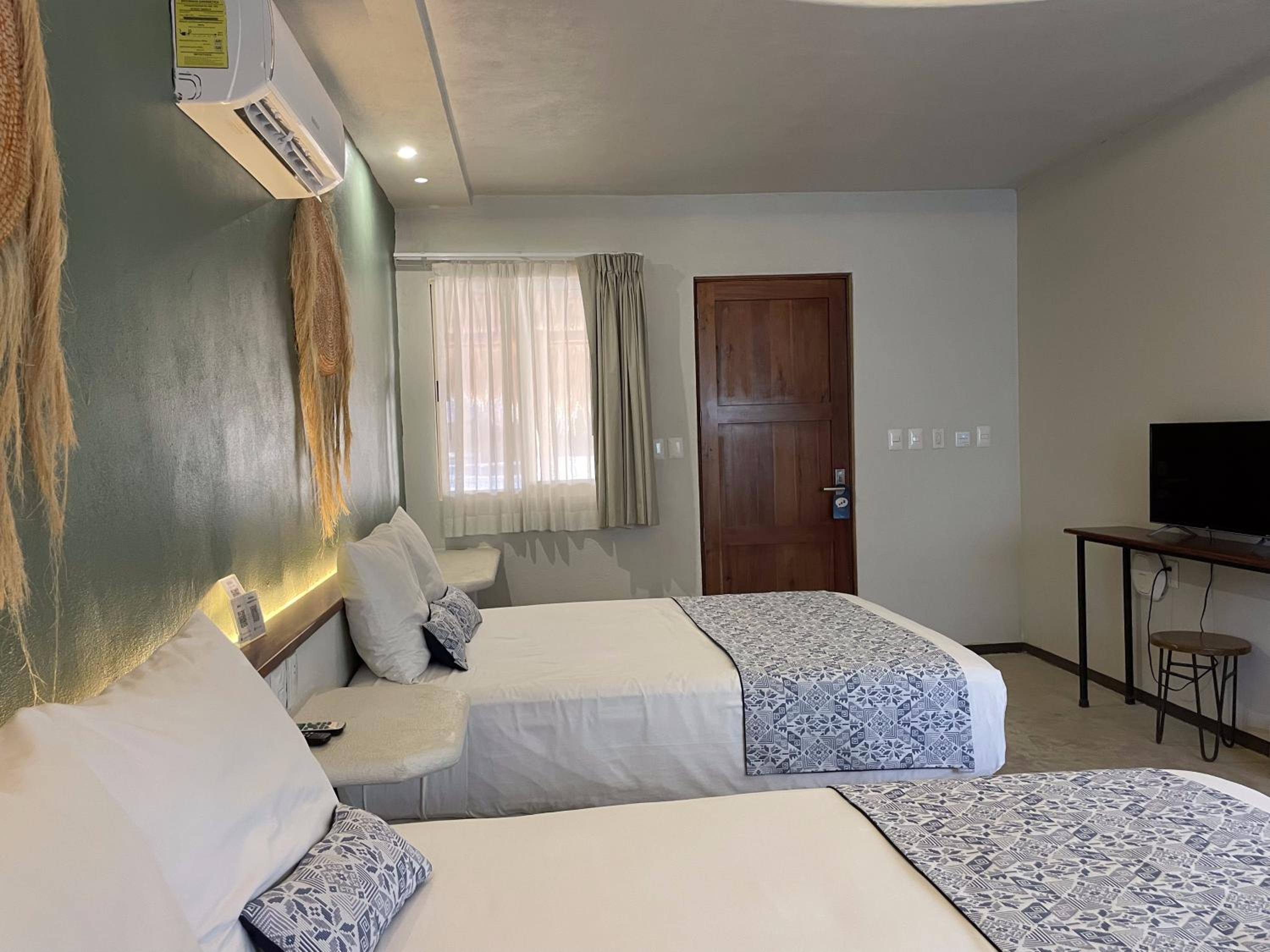 Standard Twin Room - Photo 6