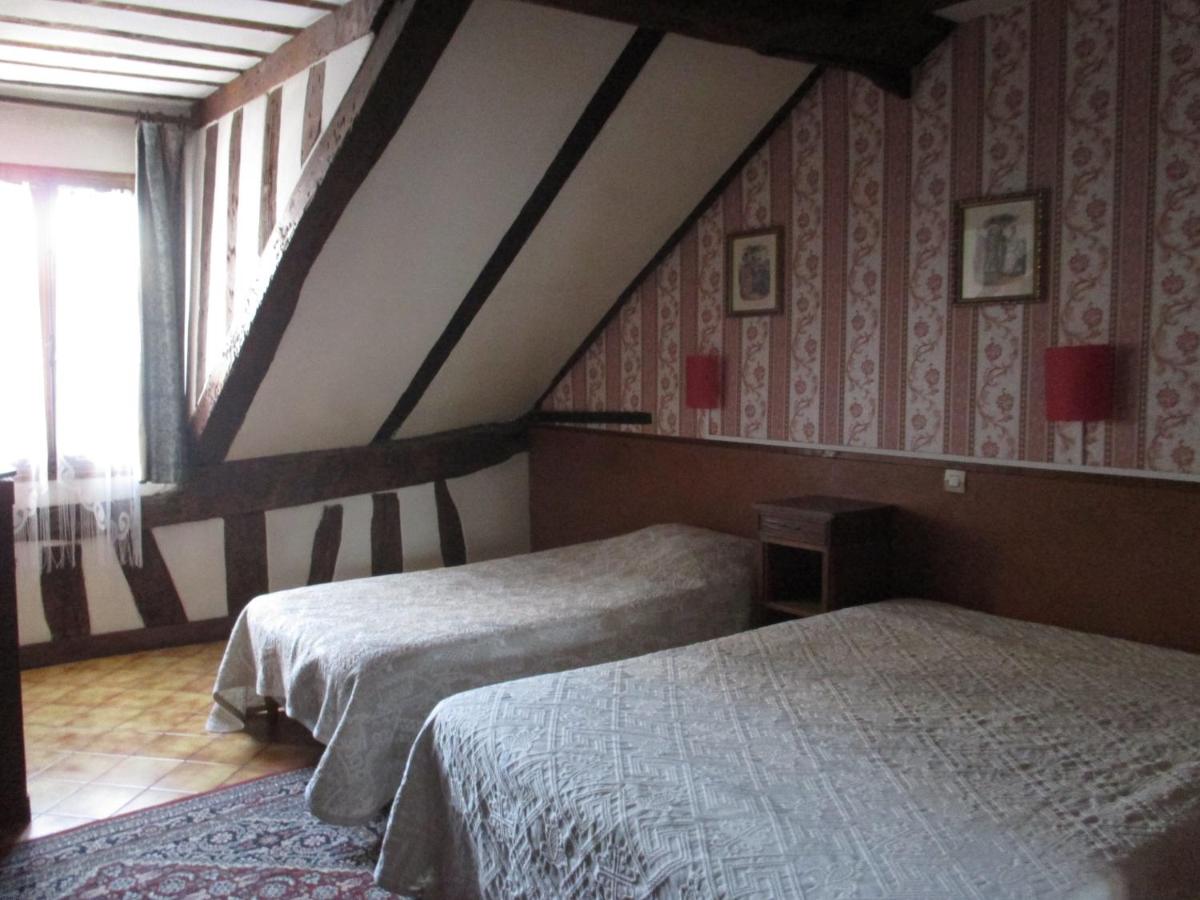 Triple Room (check-in not possible after 9 p.m.) photo 1