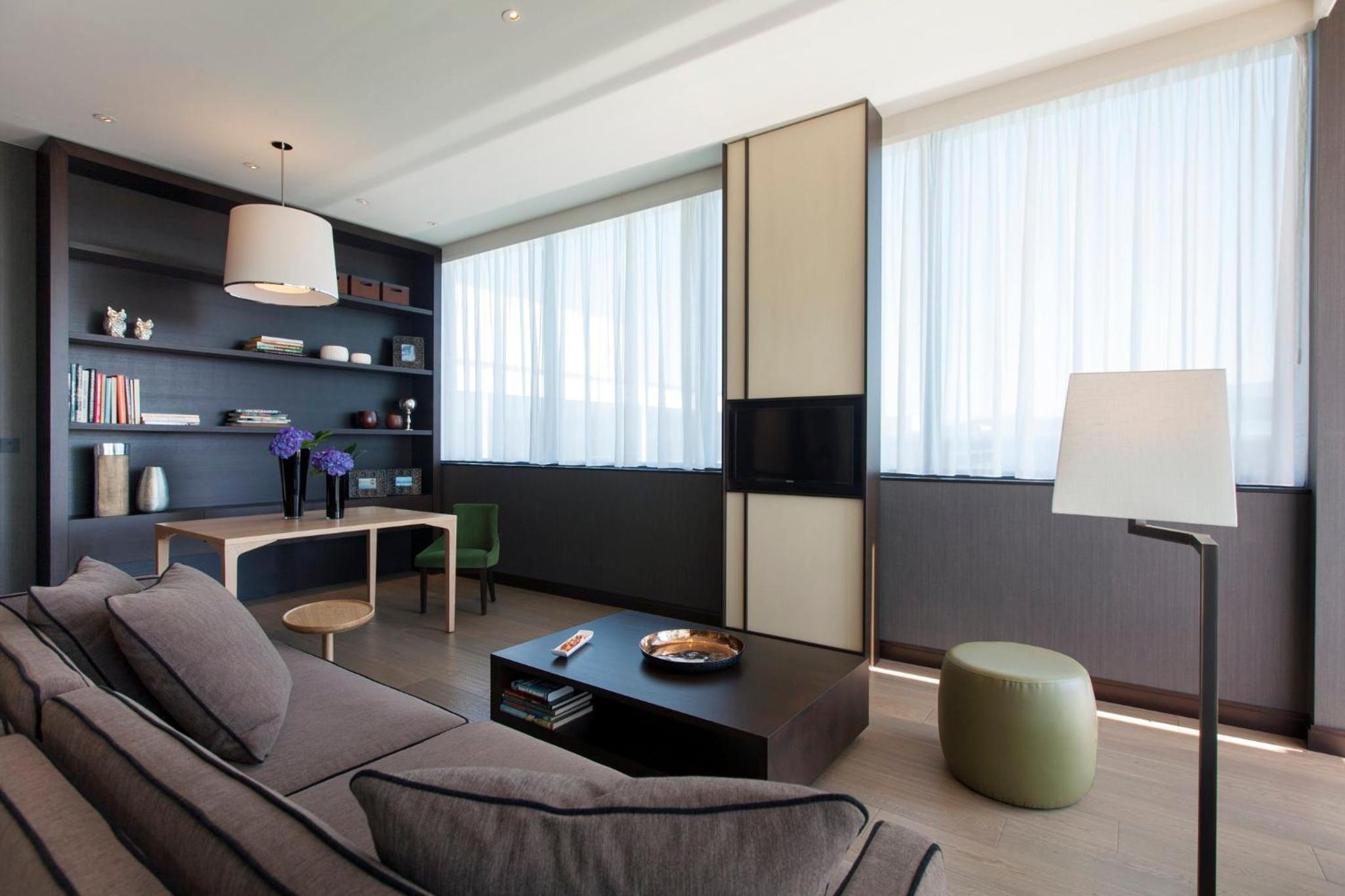 One-Bedroom Suite with Mountain View