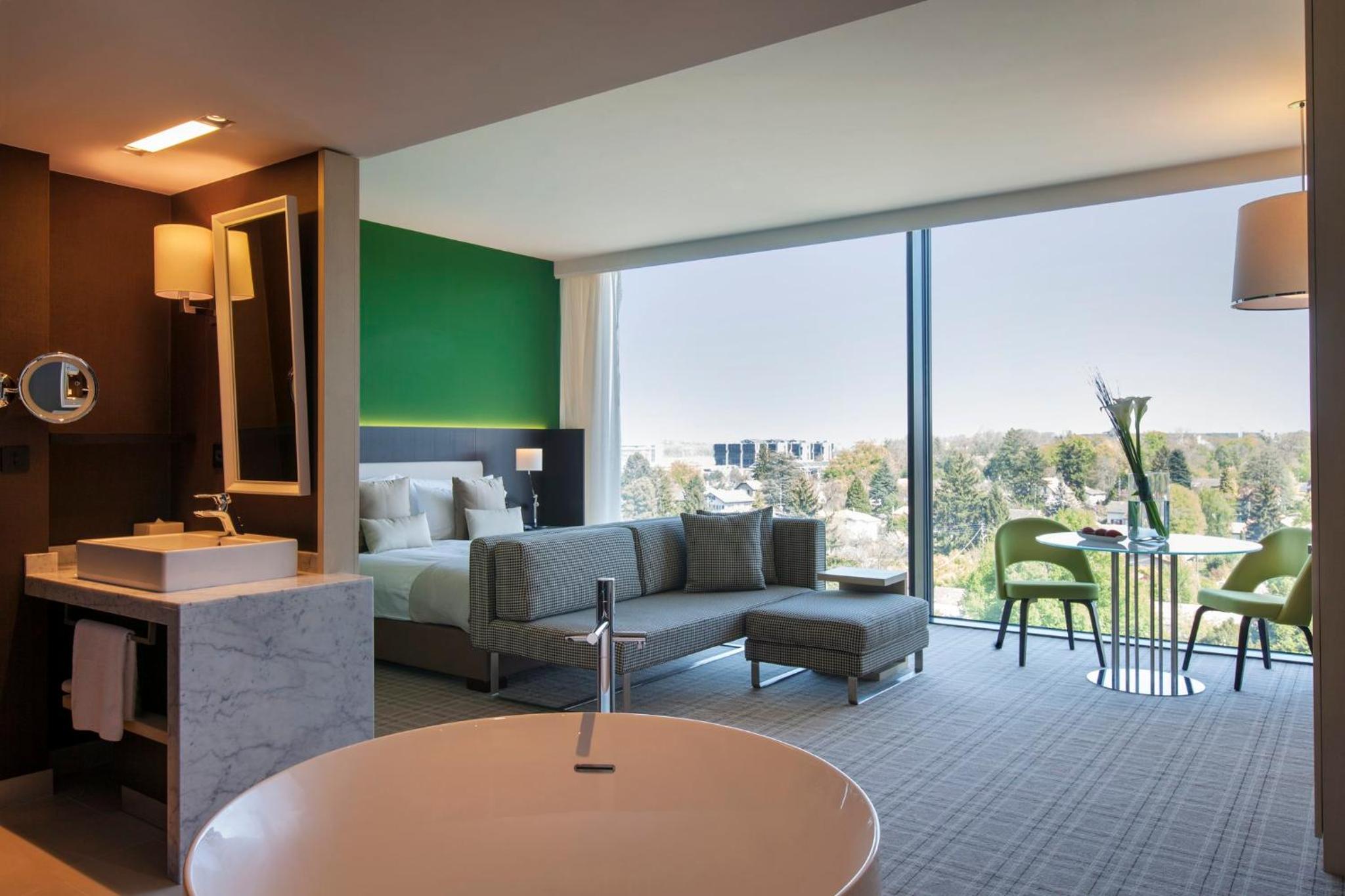 Junior King Suite - Club Lounge Access
