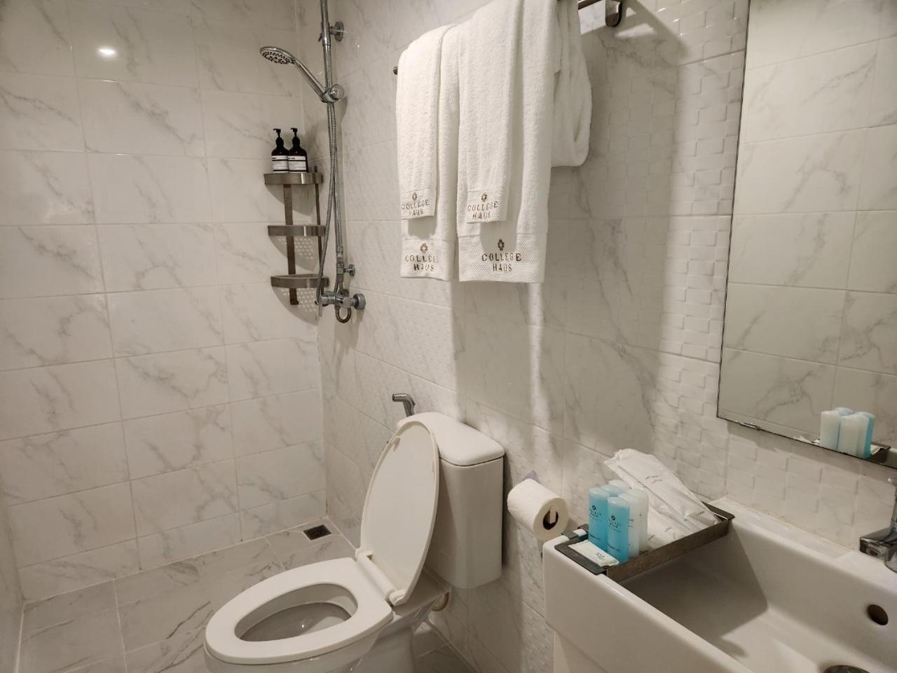 One-Bedroom Apartment with Balcony photo 2