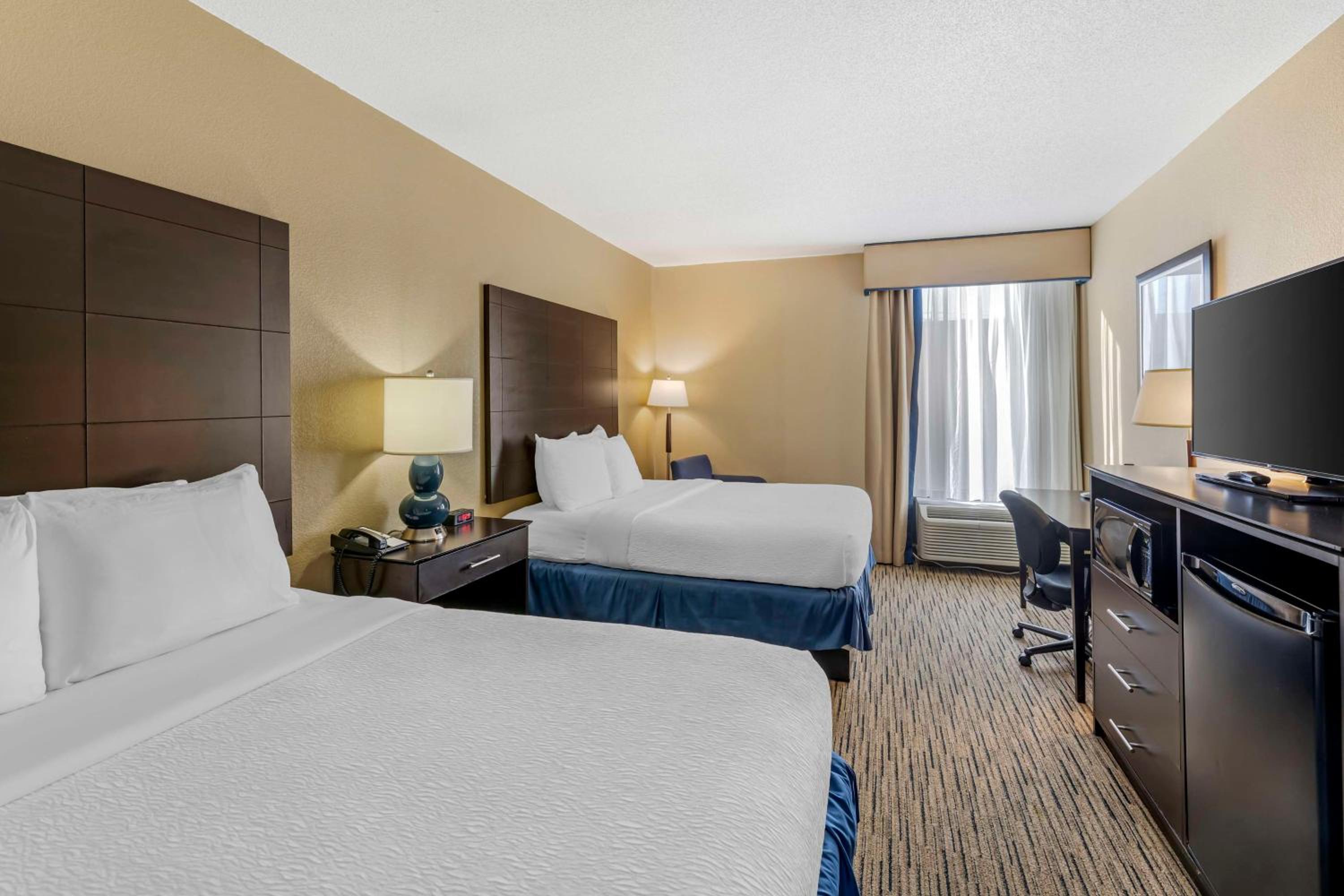 Queen Room with Two Queen Beds - Disability Access - Photo 1