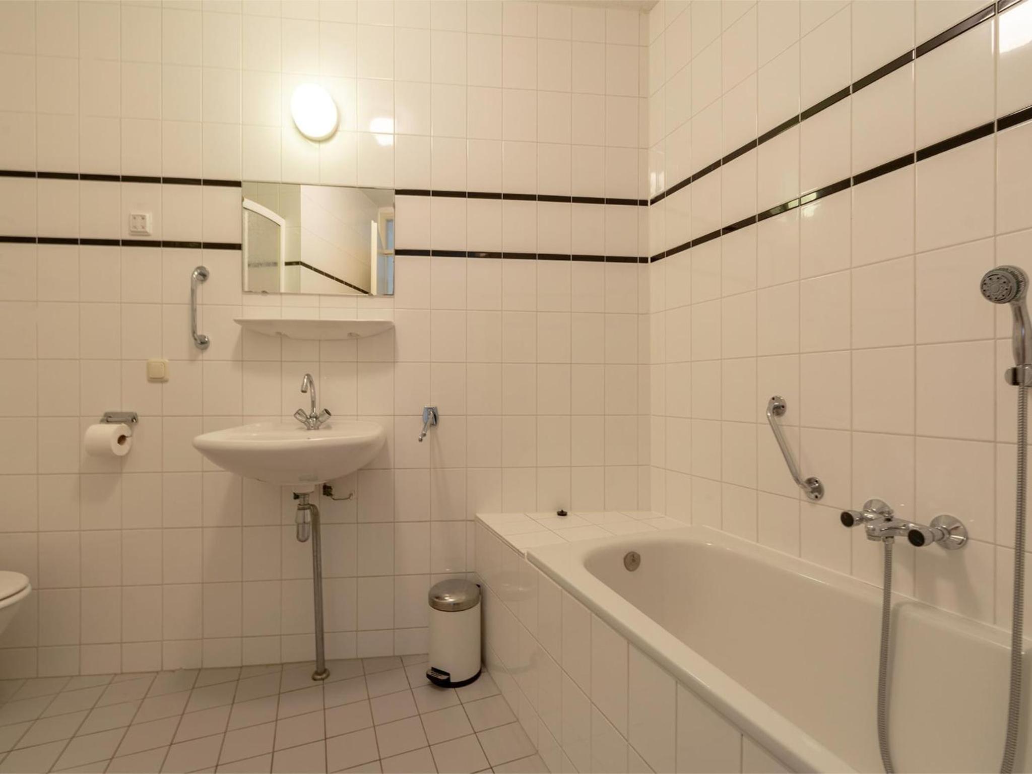 Apartment 8 photo 2
