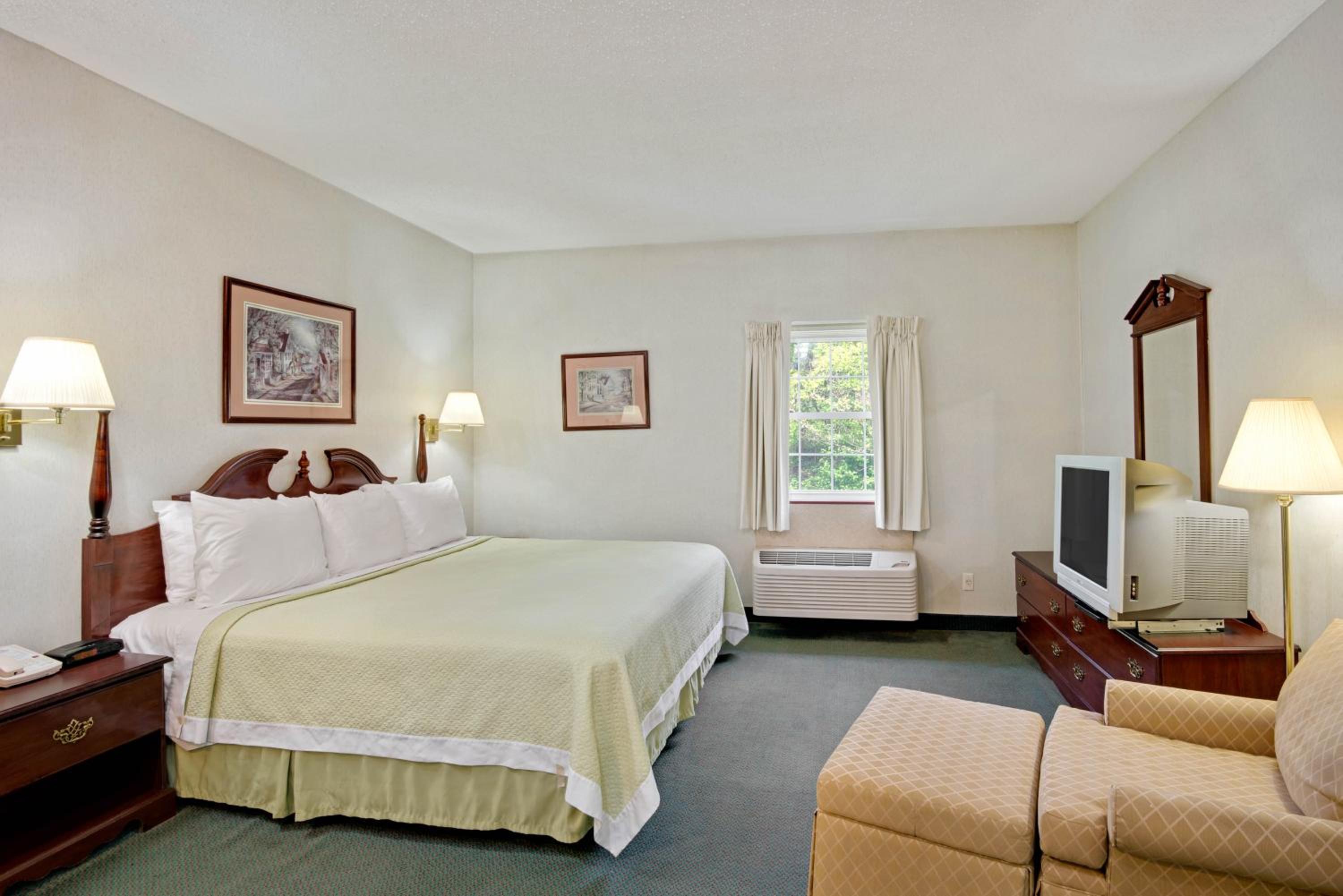 King Room - Non-Smoking - Photo 1