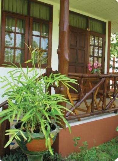 Bungalow with Garden View photo 2