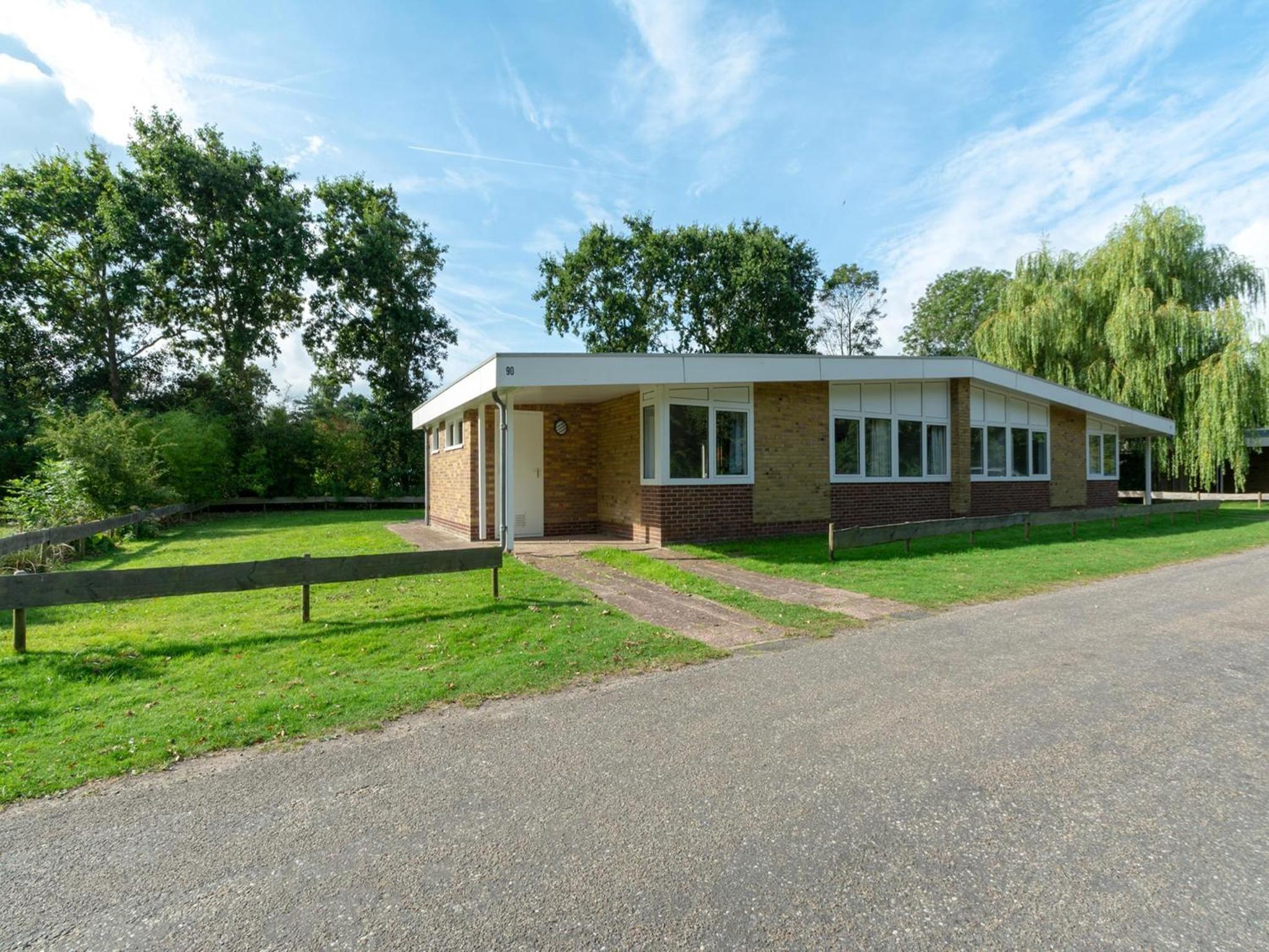 Three-Bedroom Bungalow photo 2