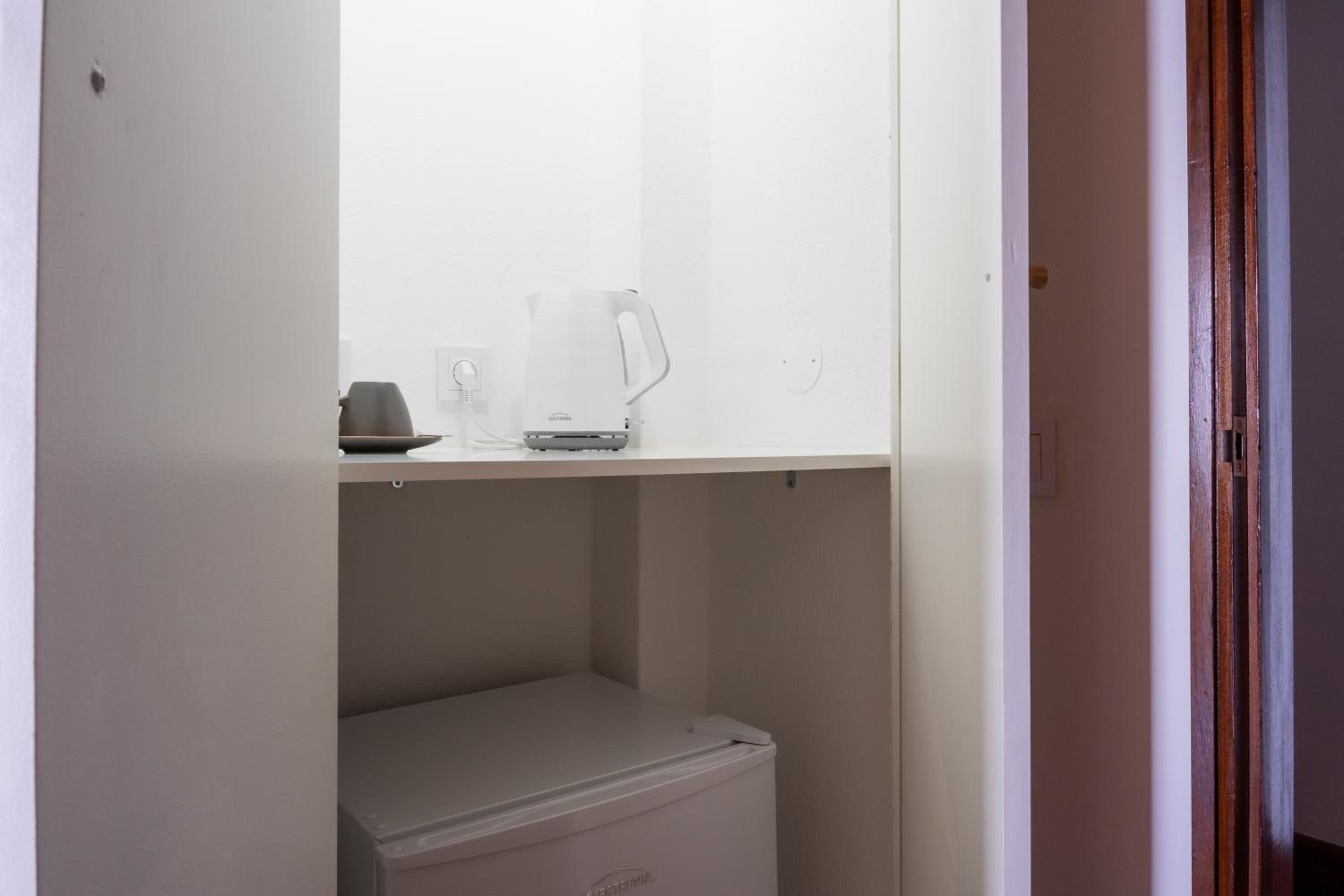 Double Room with Balcony and Sea View - Photo 7
