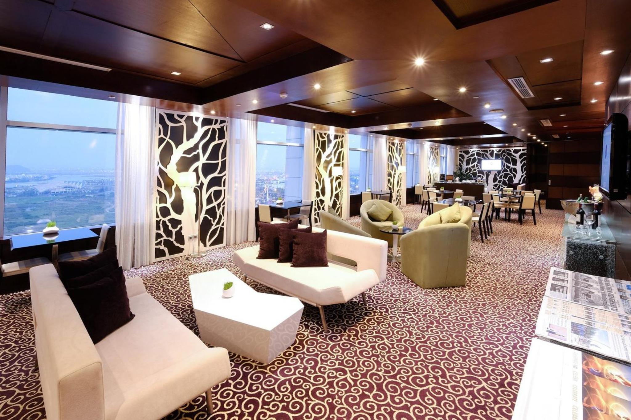 Deluxe Twin Room - High Floor with Privilege Lounge access - Photo 4