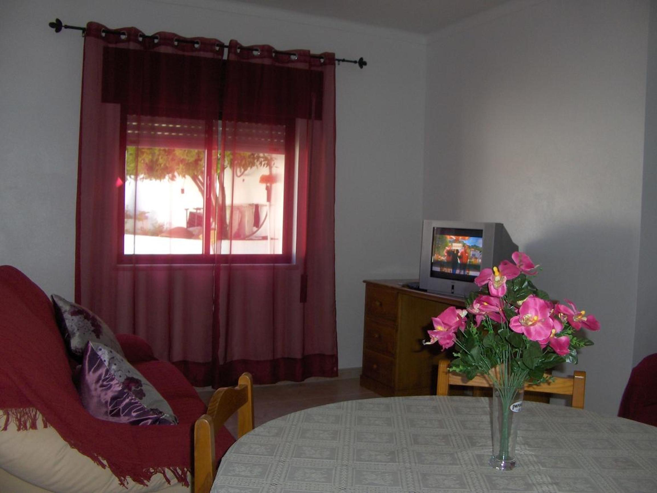 Two-Bedroom House - Photo 7