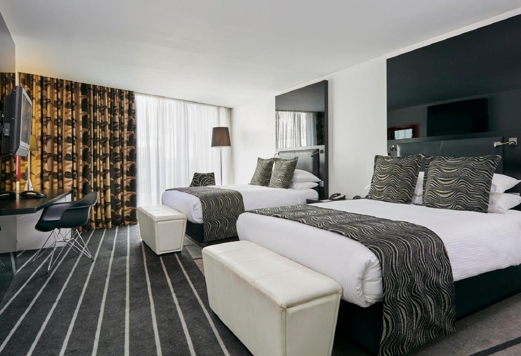 Premium Double Room with Two Double Beds - Photo 3