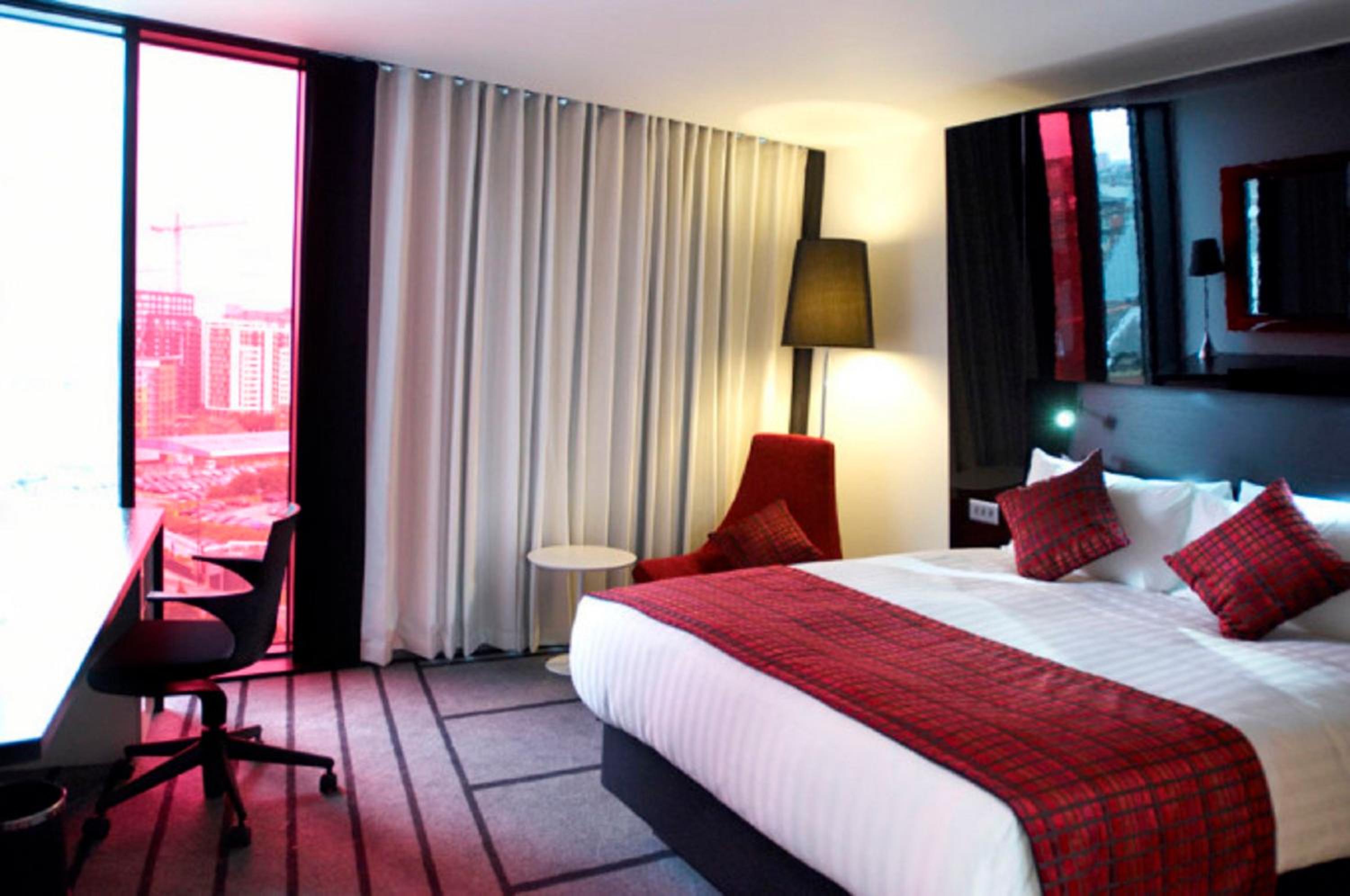Standard King Room - Photo 7