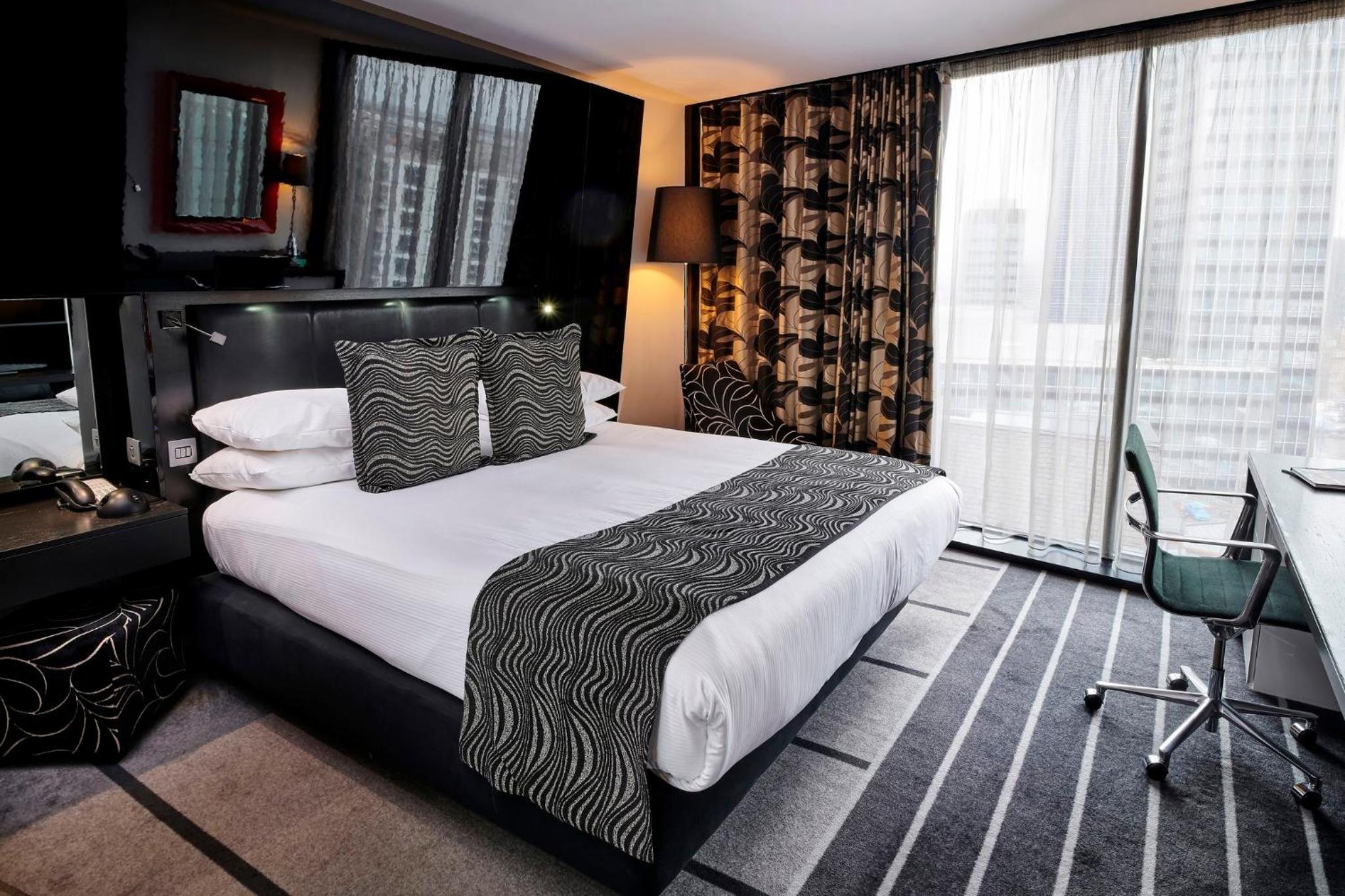 Standard King Room - Photo 6
