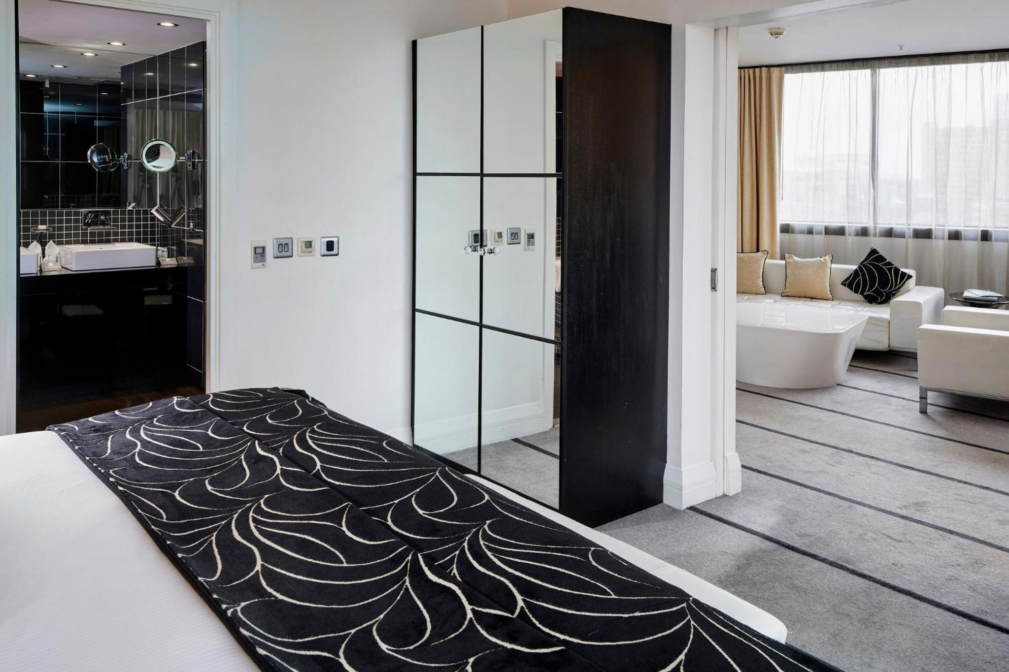 Junior King Suite