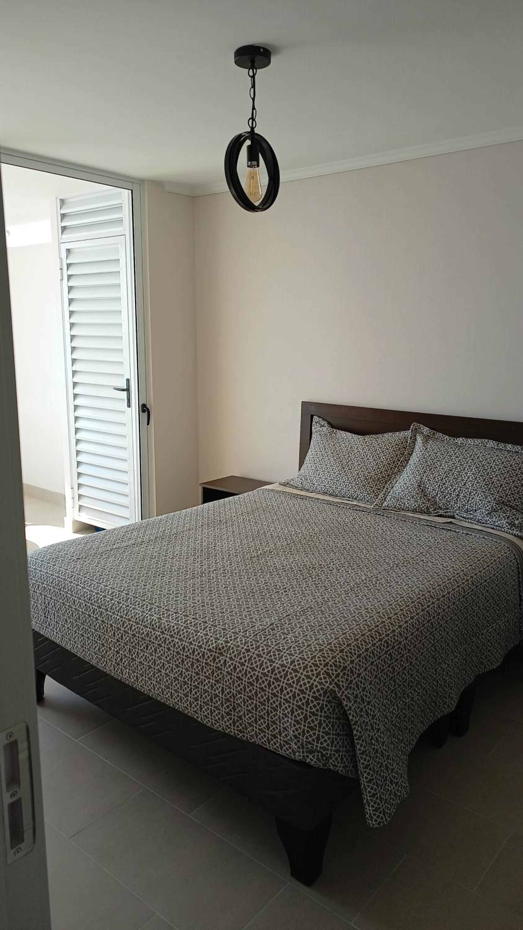 One-Bedroom Apartment photo 1