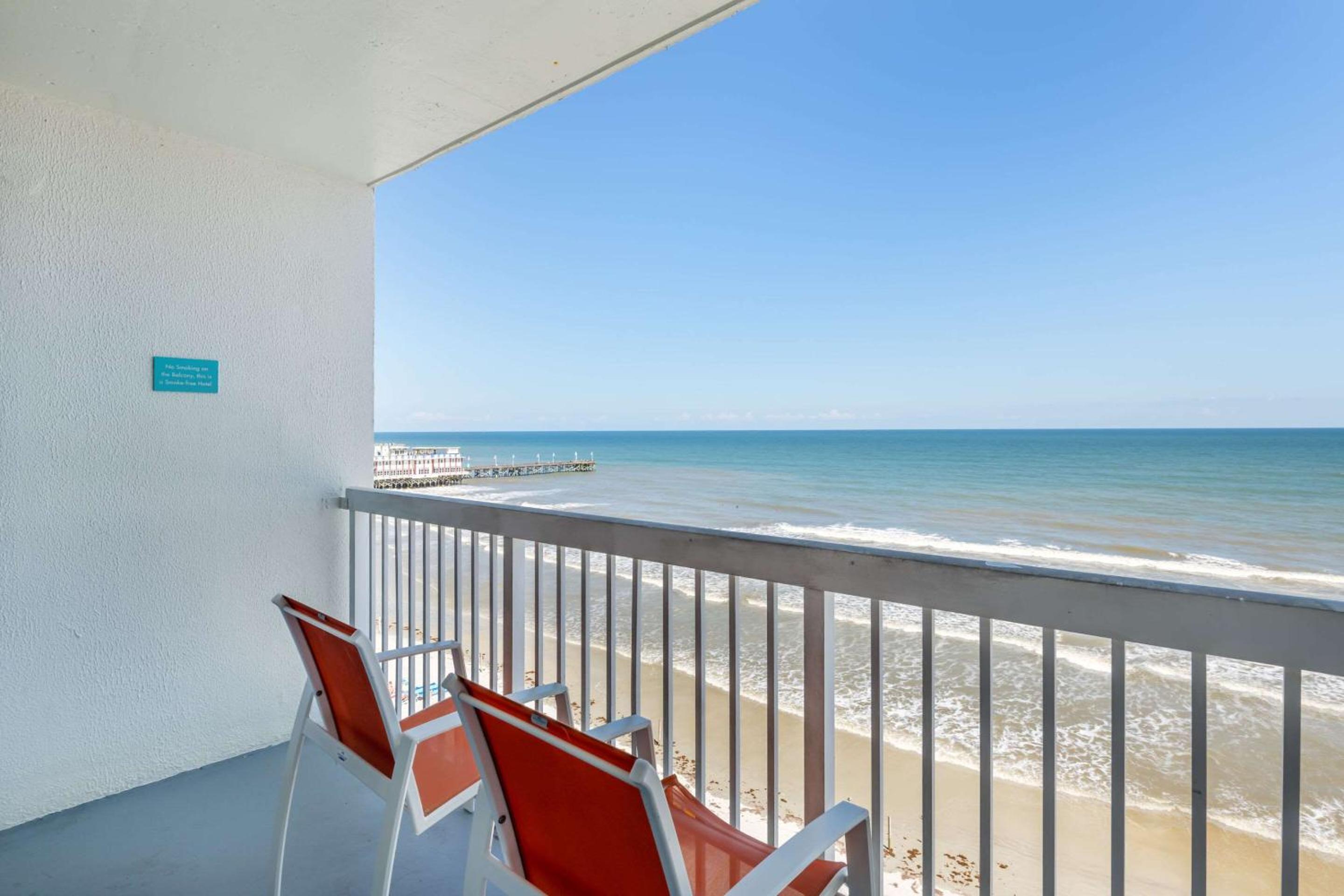 King Room with Balcony - Oceanfront - Photo 5