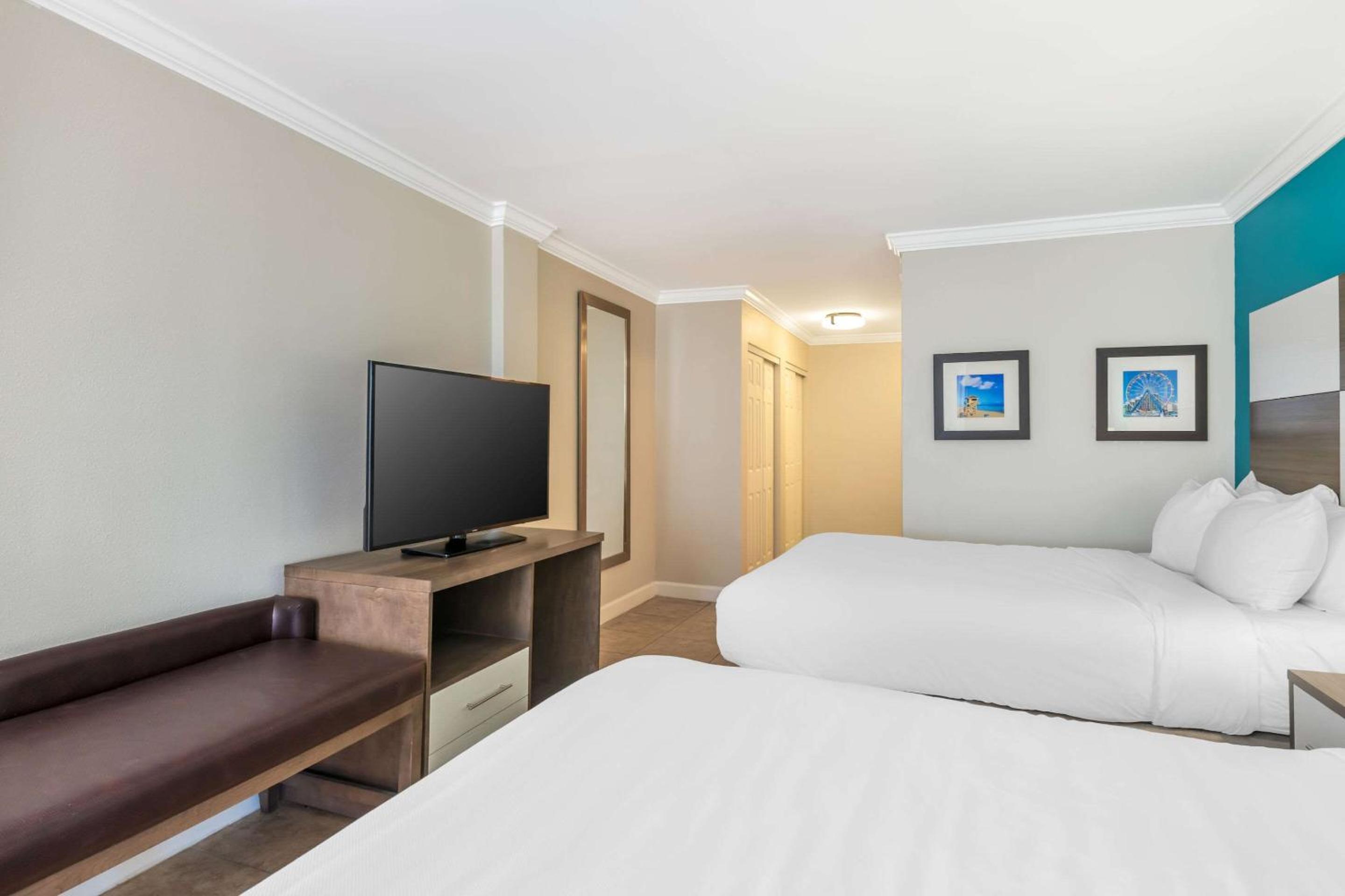 Queen Suite with Two Queen Beds and Balcony/Oceanfront - Upper Floor - Photo 2
