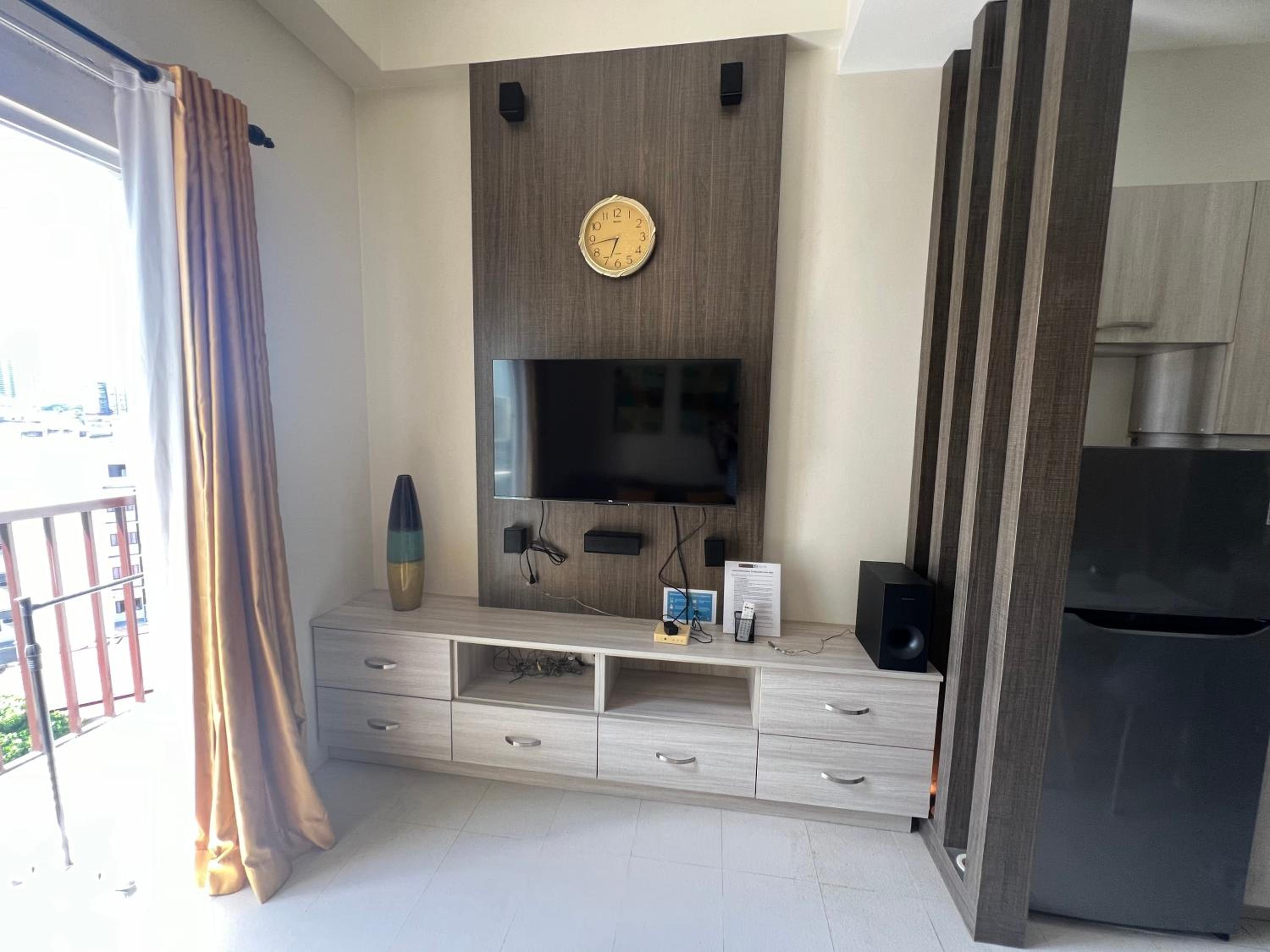 One-Bedroom Apartment with Balcony and City View