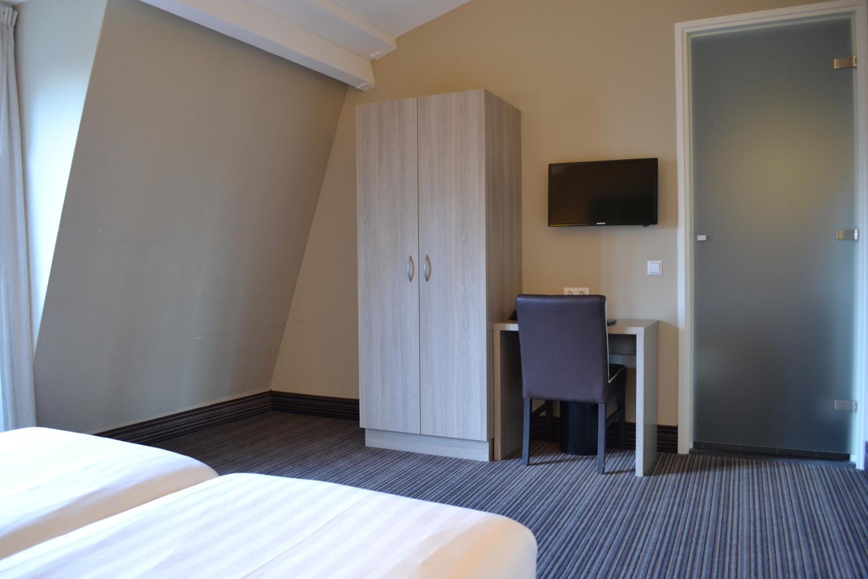 Spacious Comfort Double Room - Photo 4
