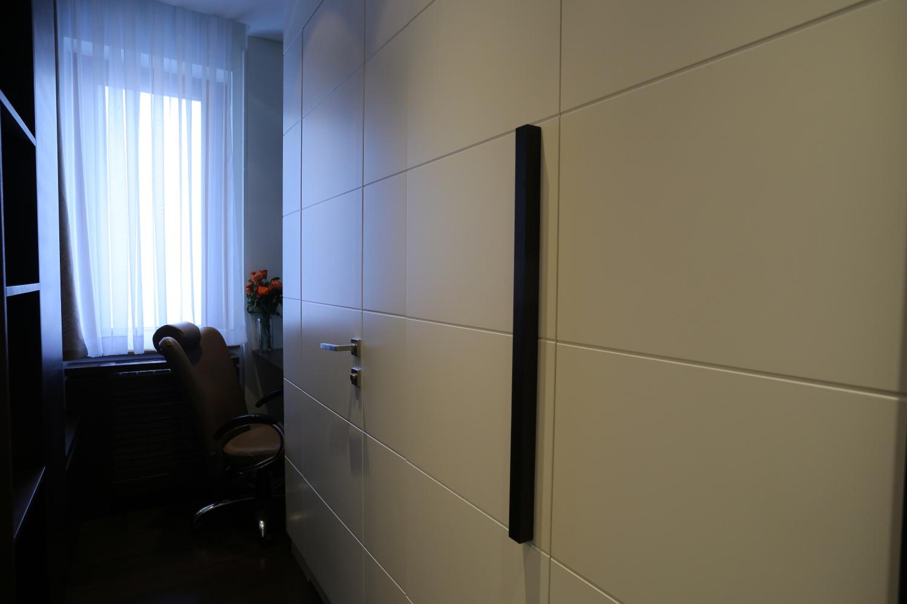 Superior King Suite with Free Parking - Photo 4