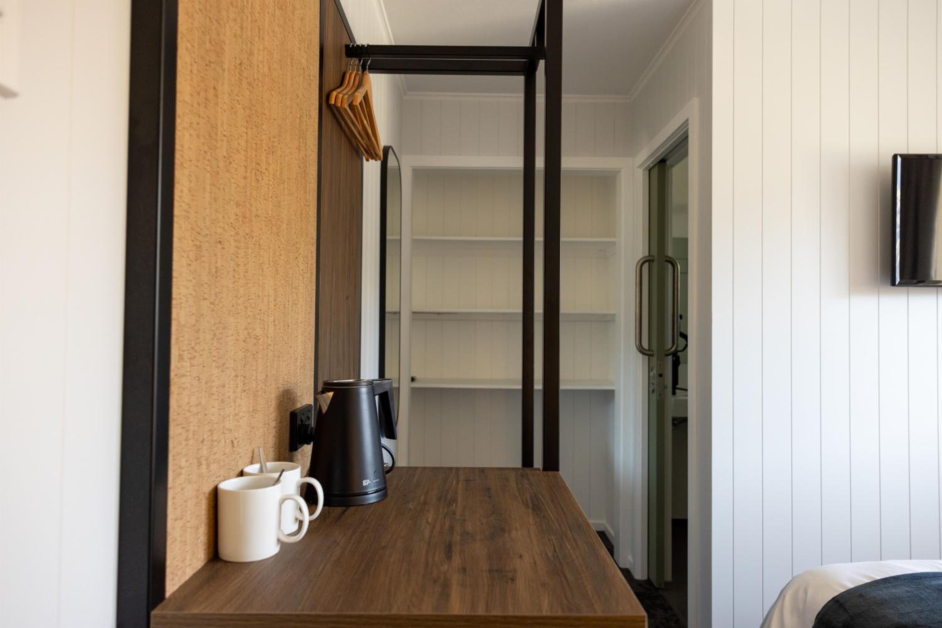 Bed in 6 Bed Dorm - Ensuite (Cabin) thumbnail 6