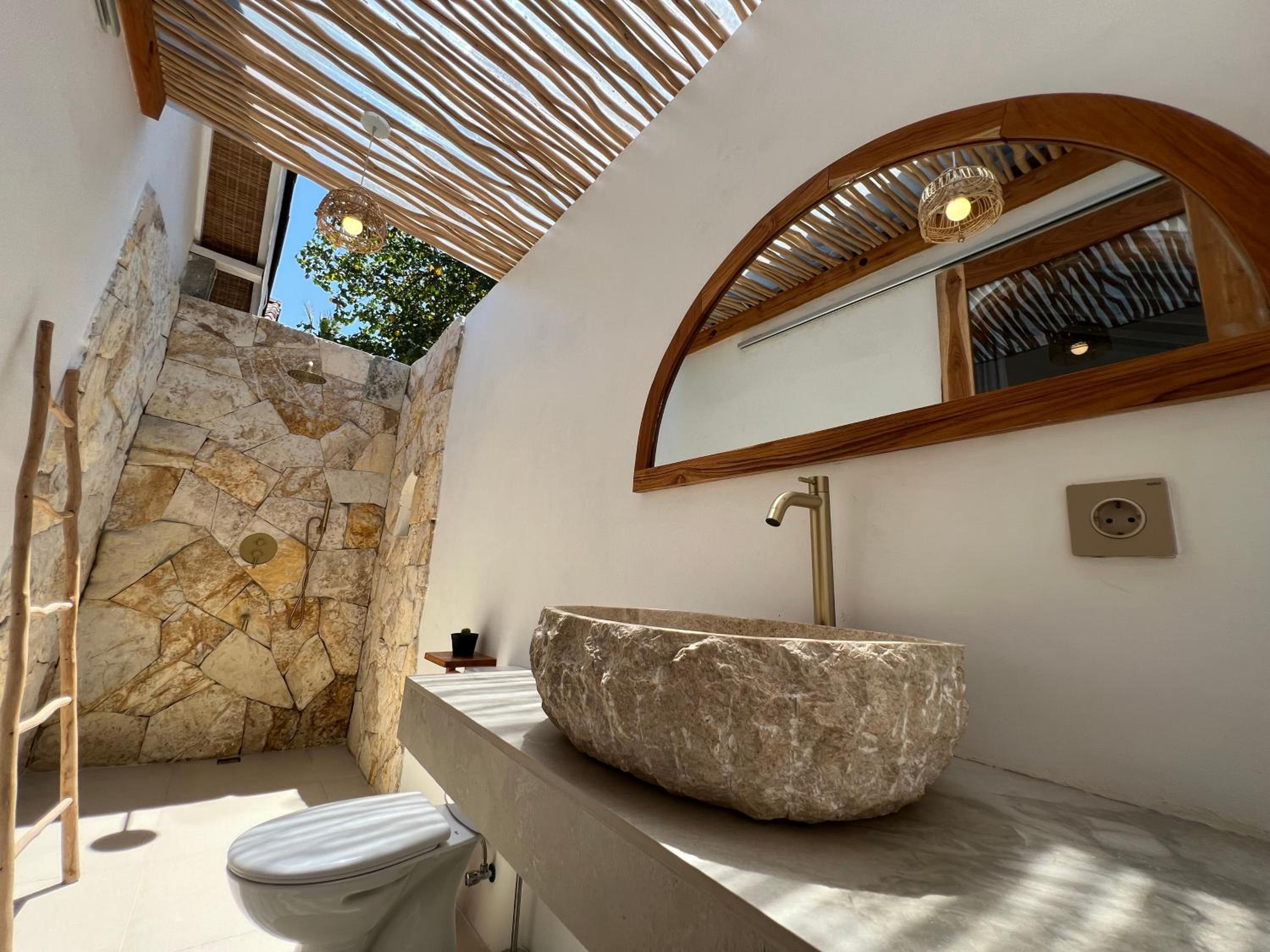 Deluxe Bungalow - Photo 10
