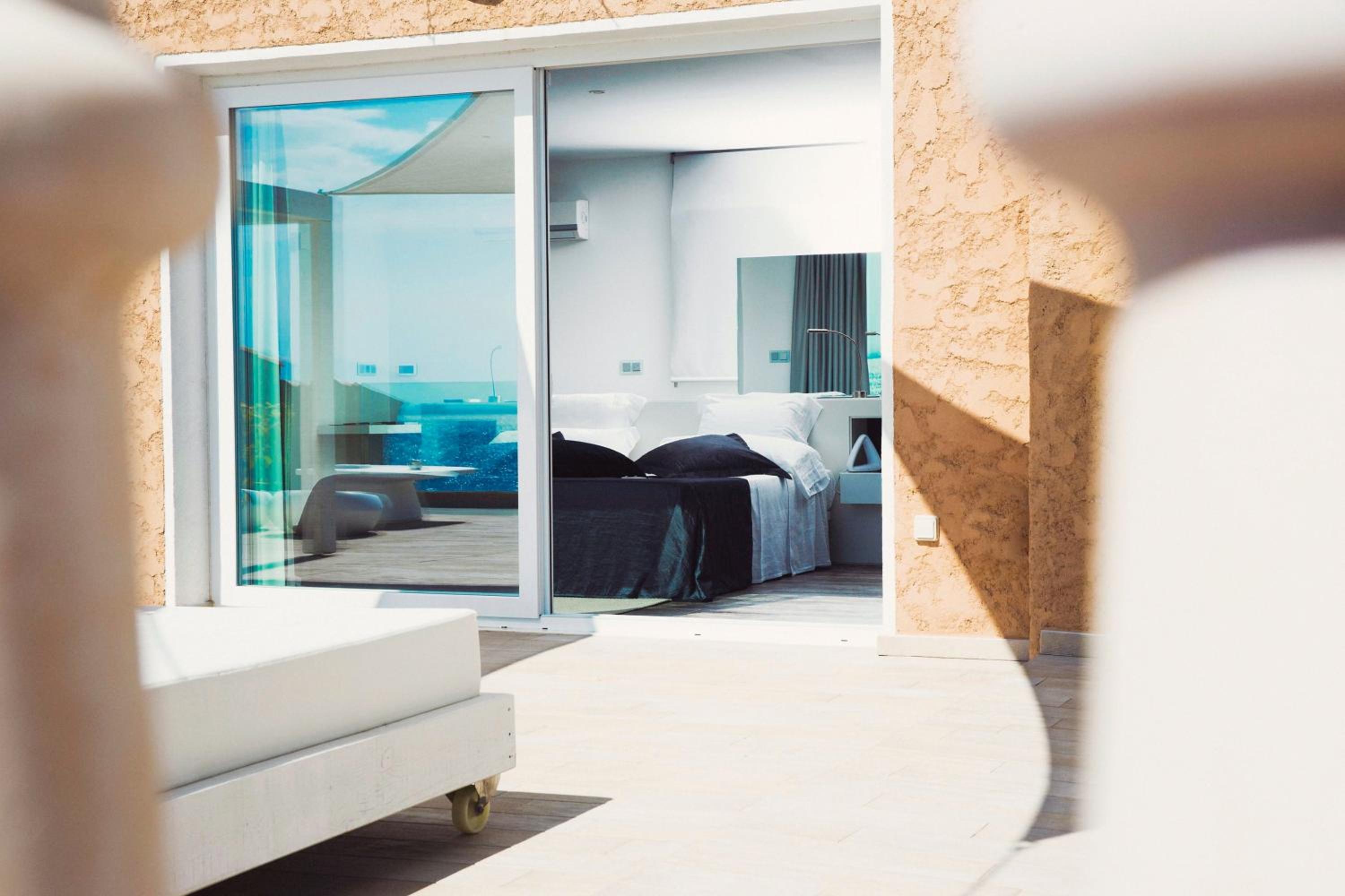Suite Ático con Jacuzzi Suite Ático con Jacuzzi