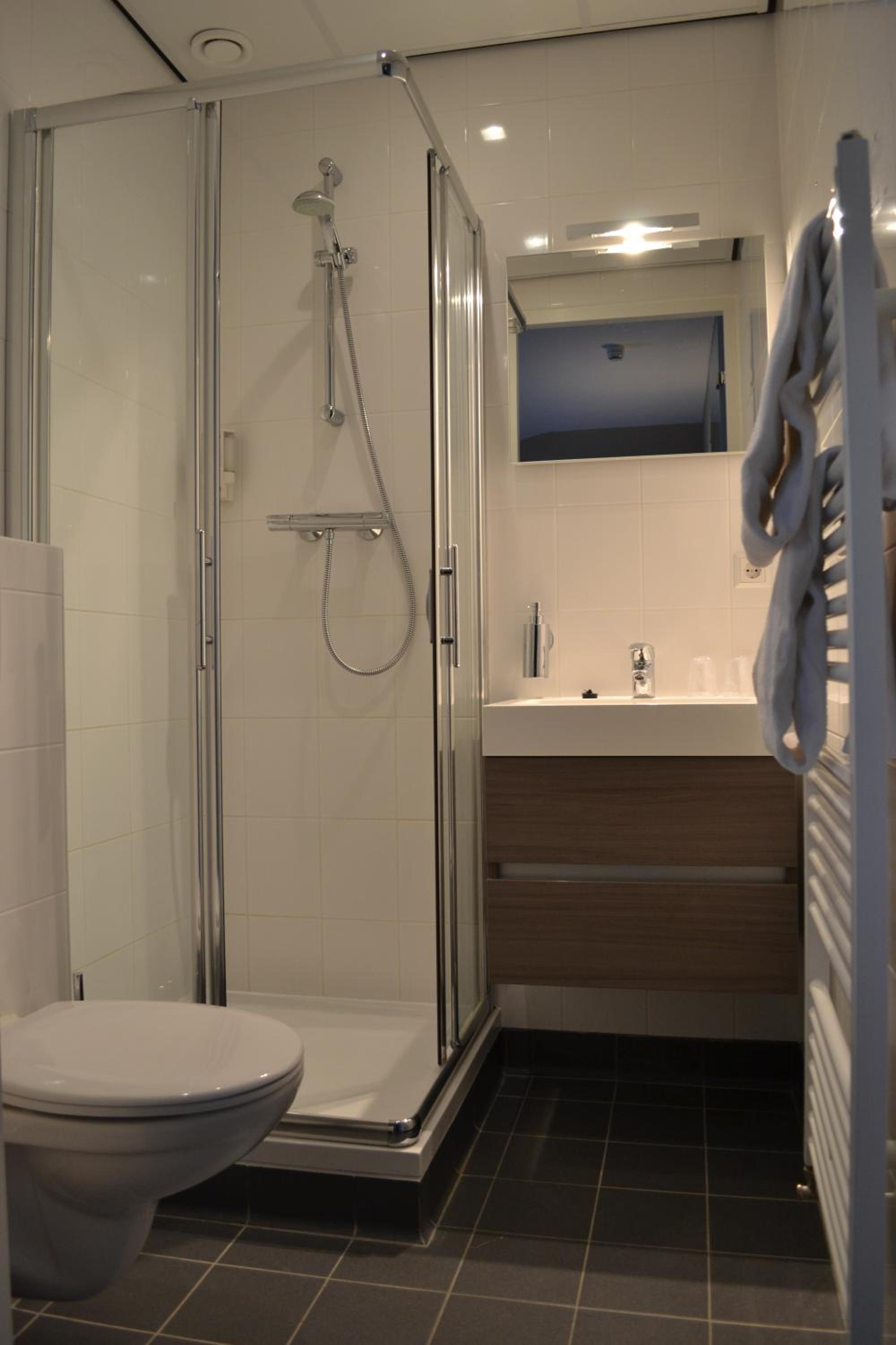 Spacious Comfort Double Room - Photo 3