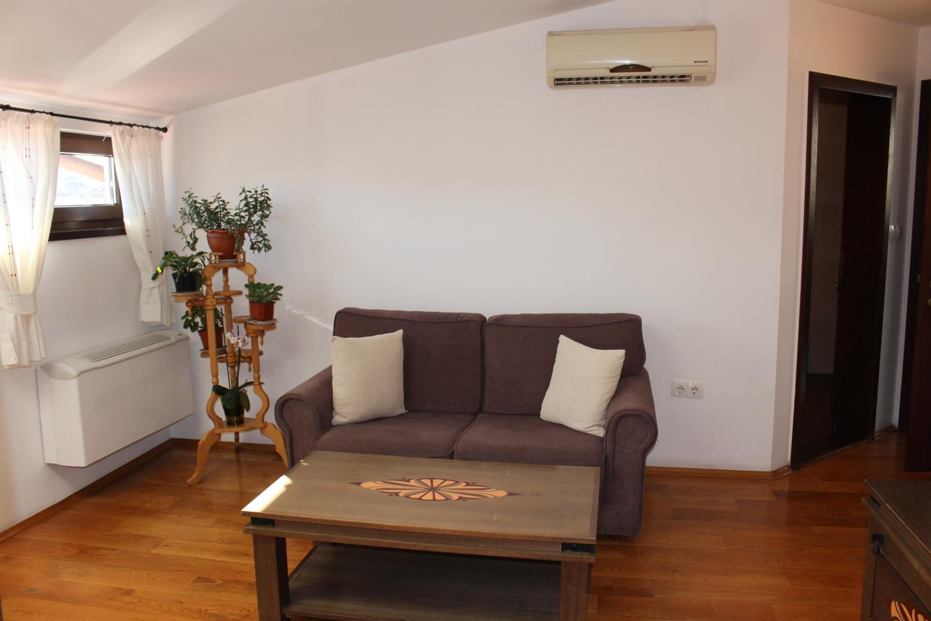 Family Suite (2 Adults + 1 Child)