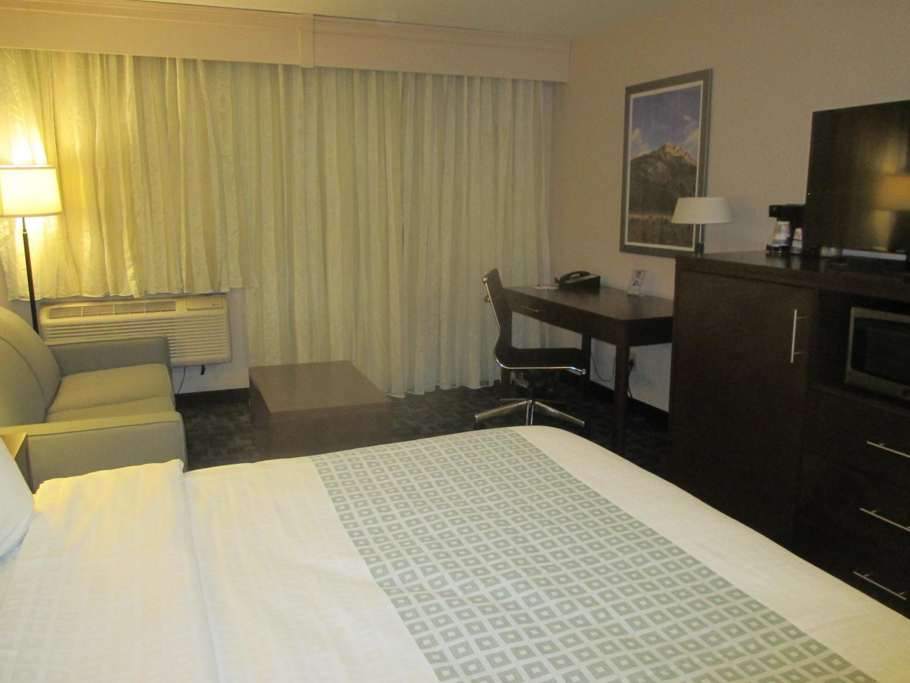 King Room with Sofa Bed - Non-Smoking - Photo 7
