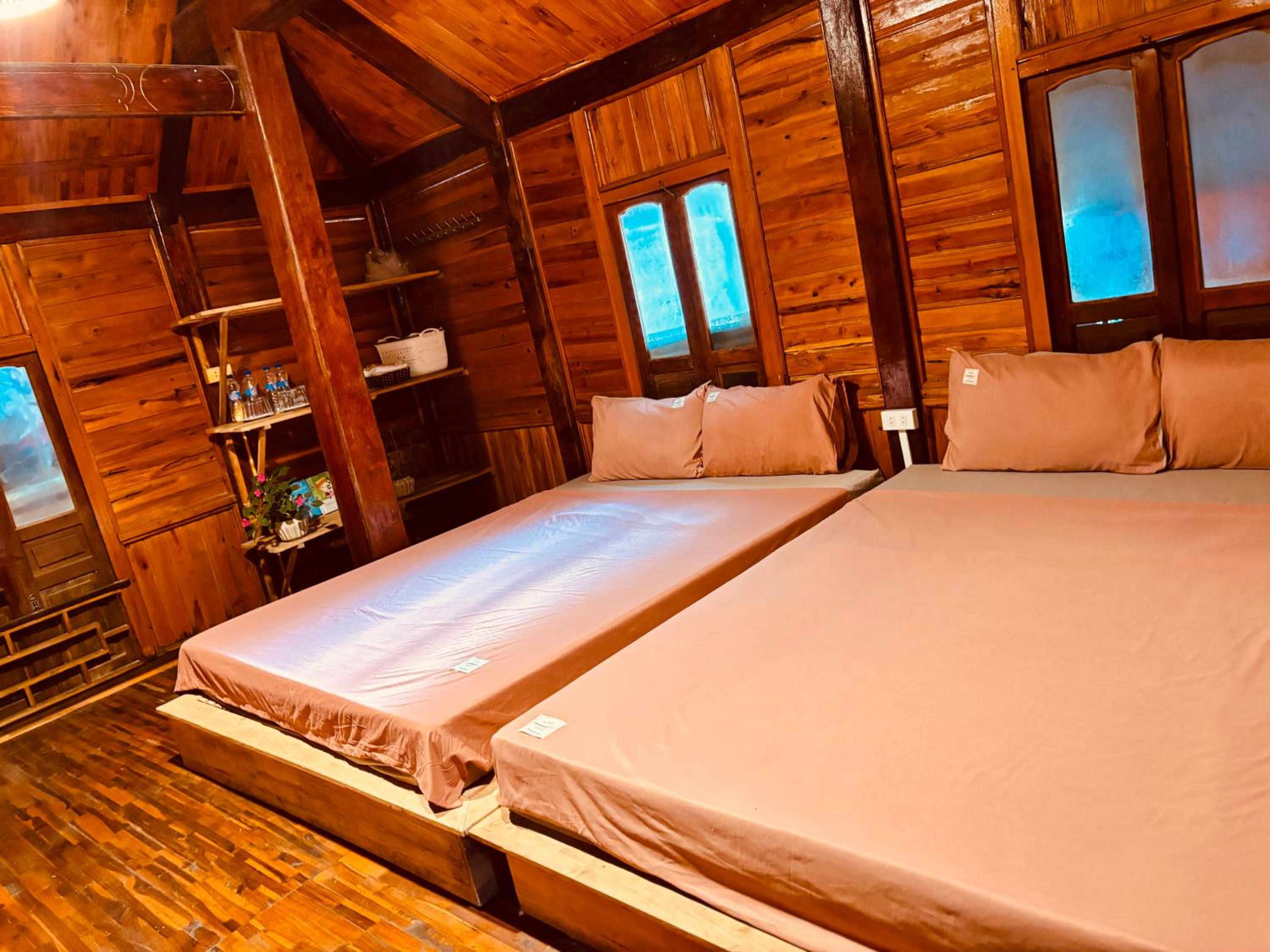 Quadruple Room with Shared Bathroom photo 2