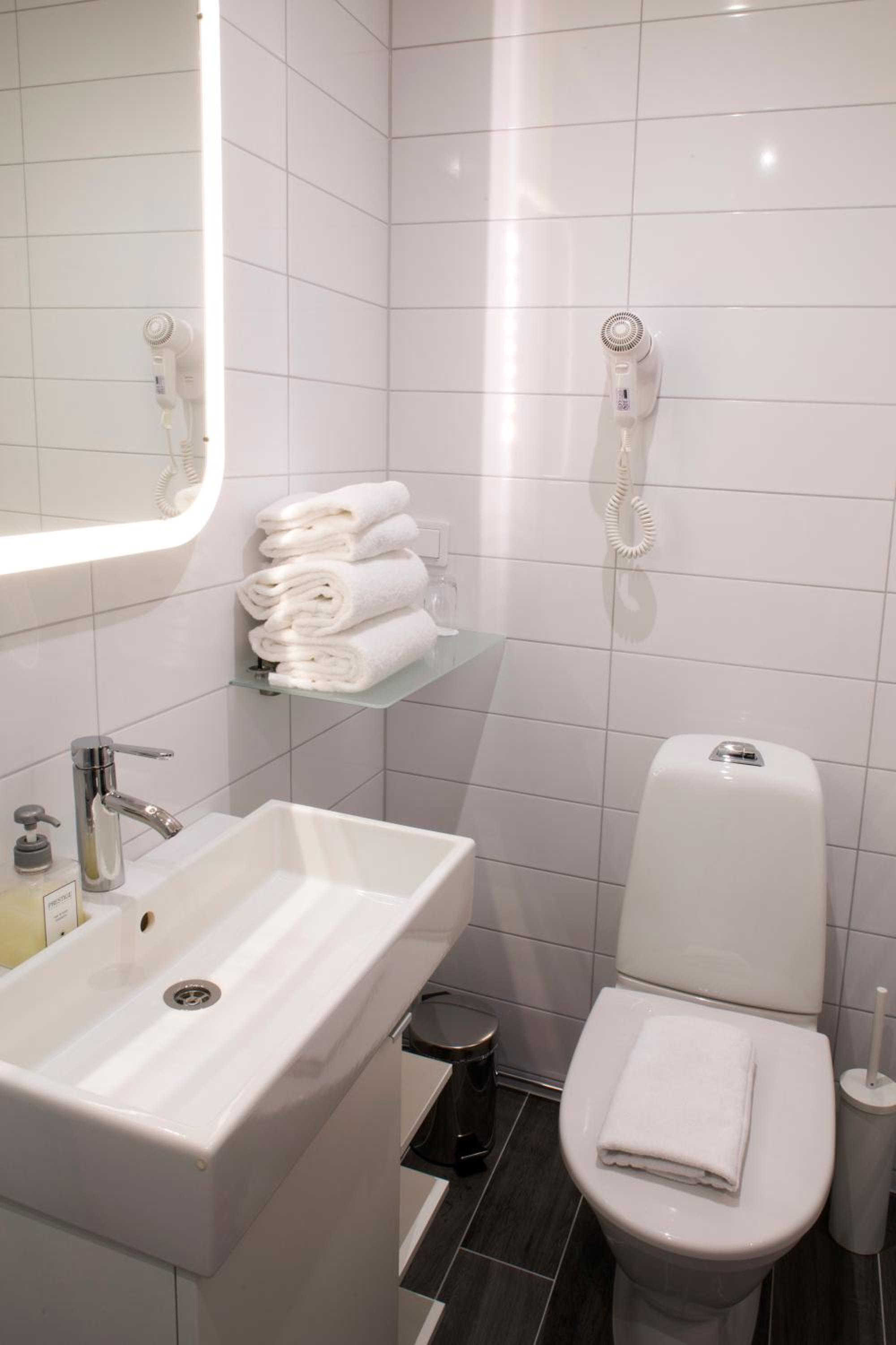 Compact Room - Photo 2