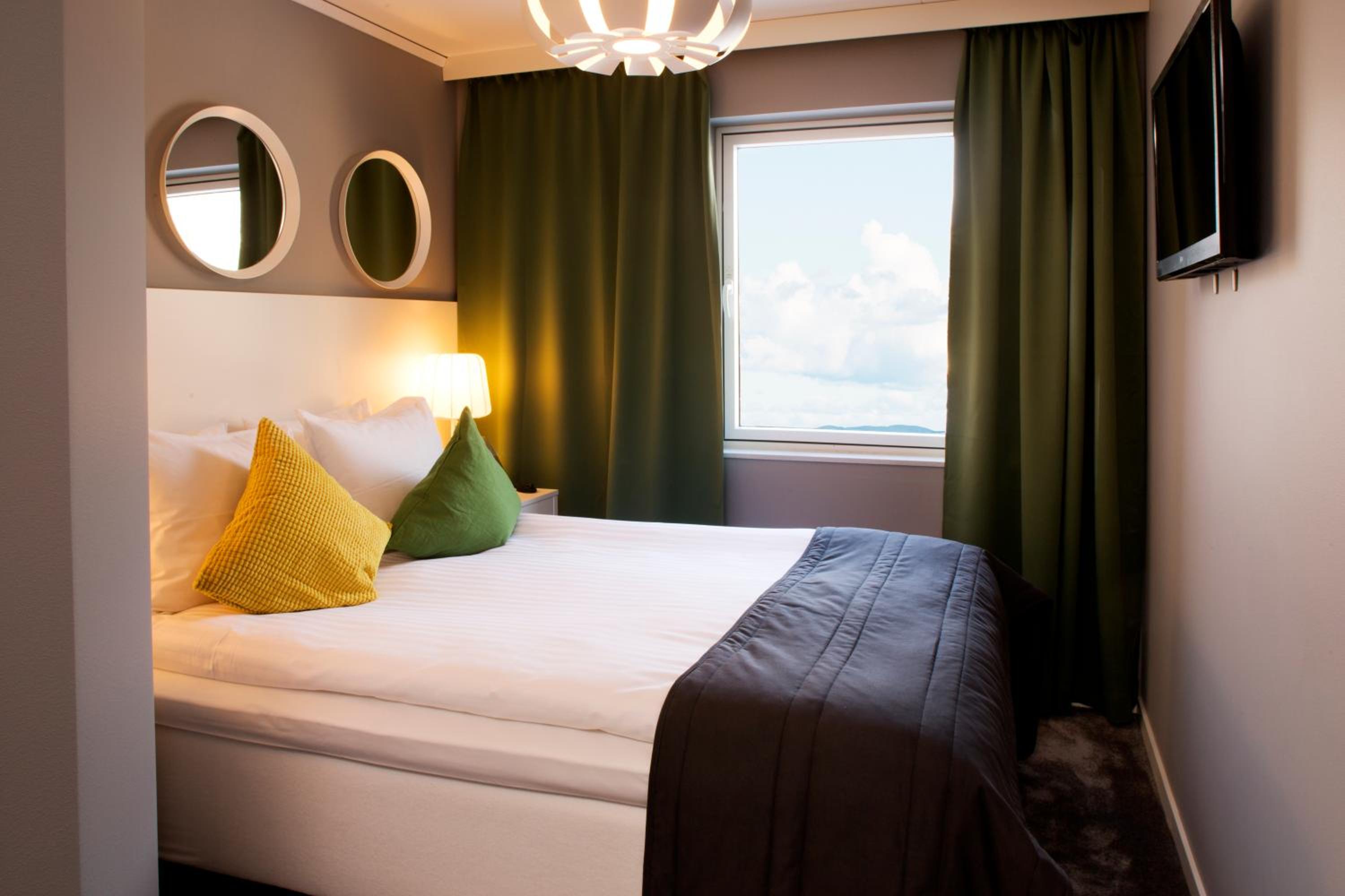 Compact Room - Photo 1
