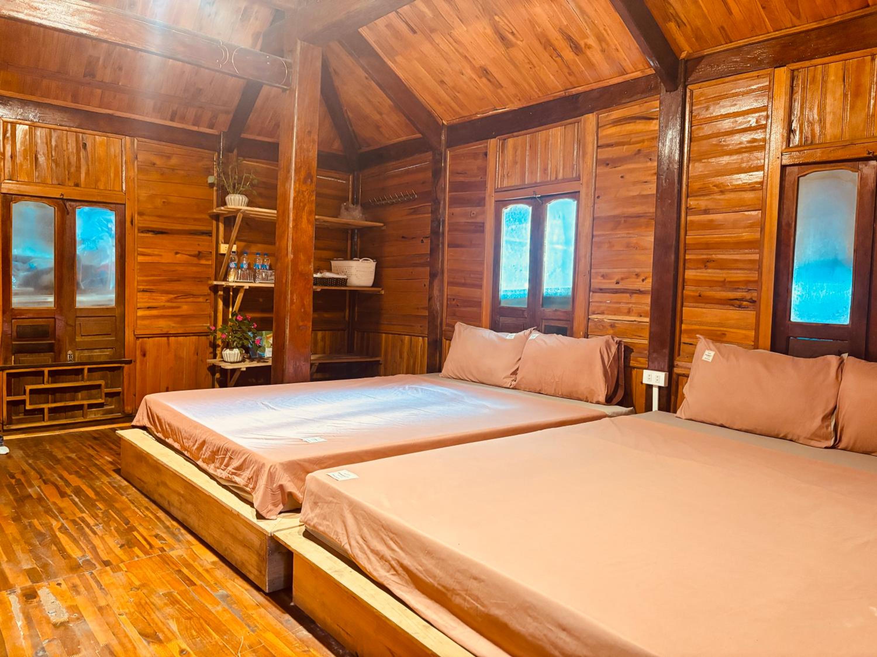 Quadruple Room with Shared Bathroom photo 3