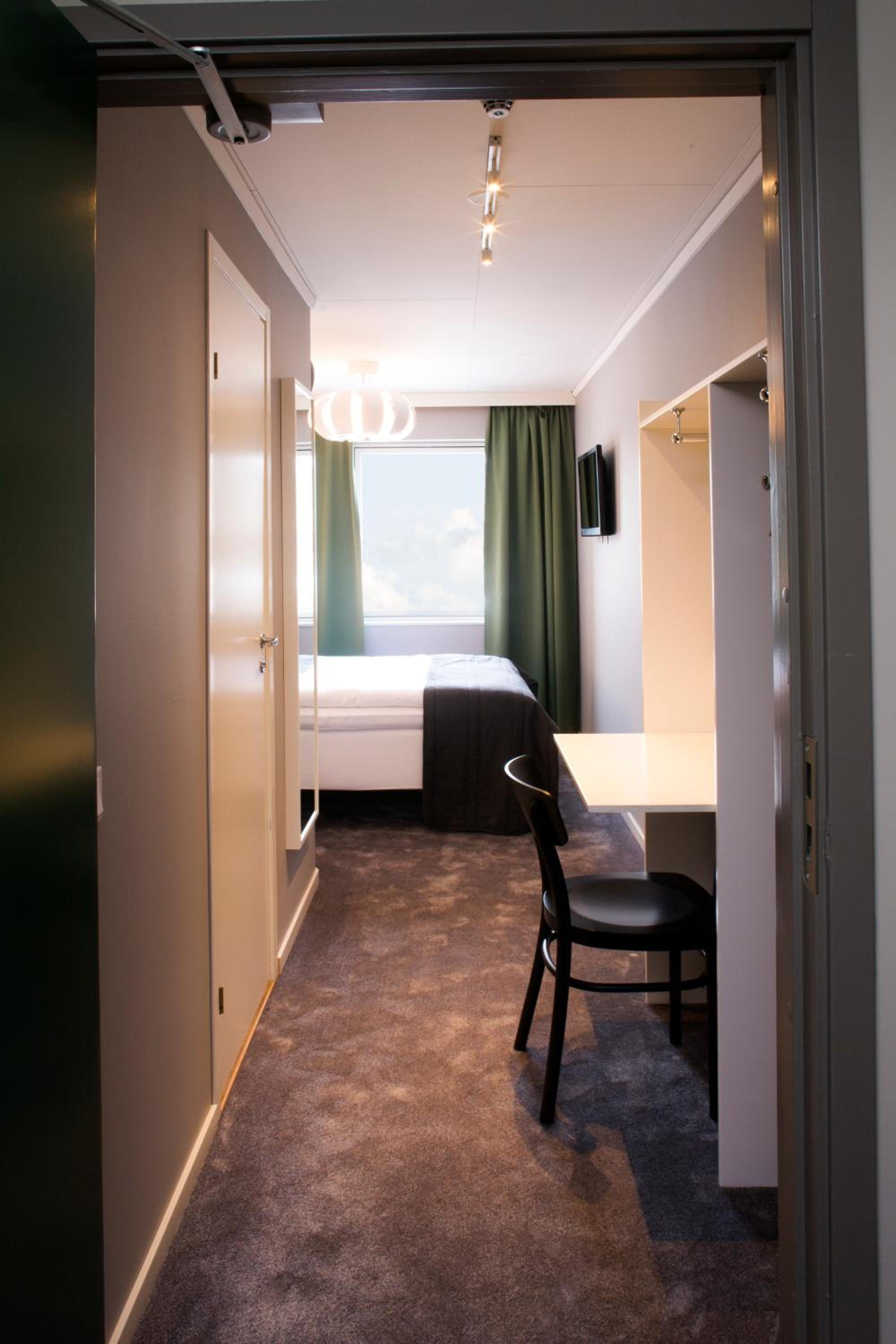 Compact Room - Photo 3