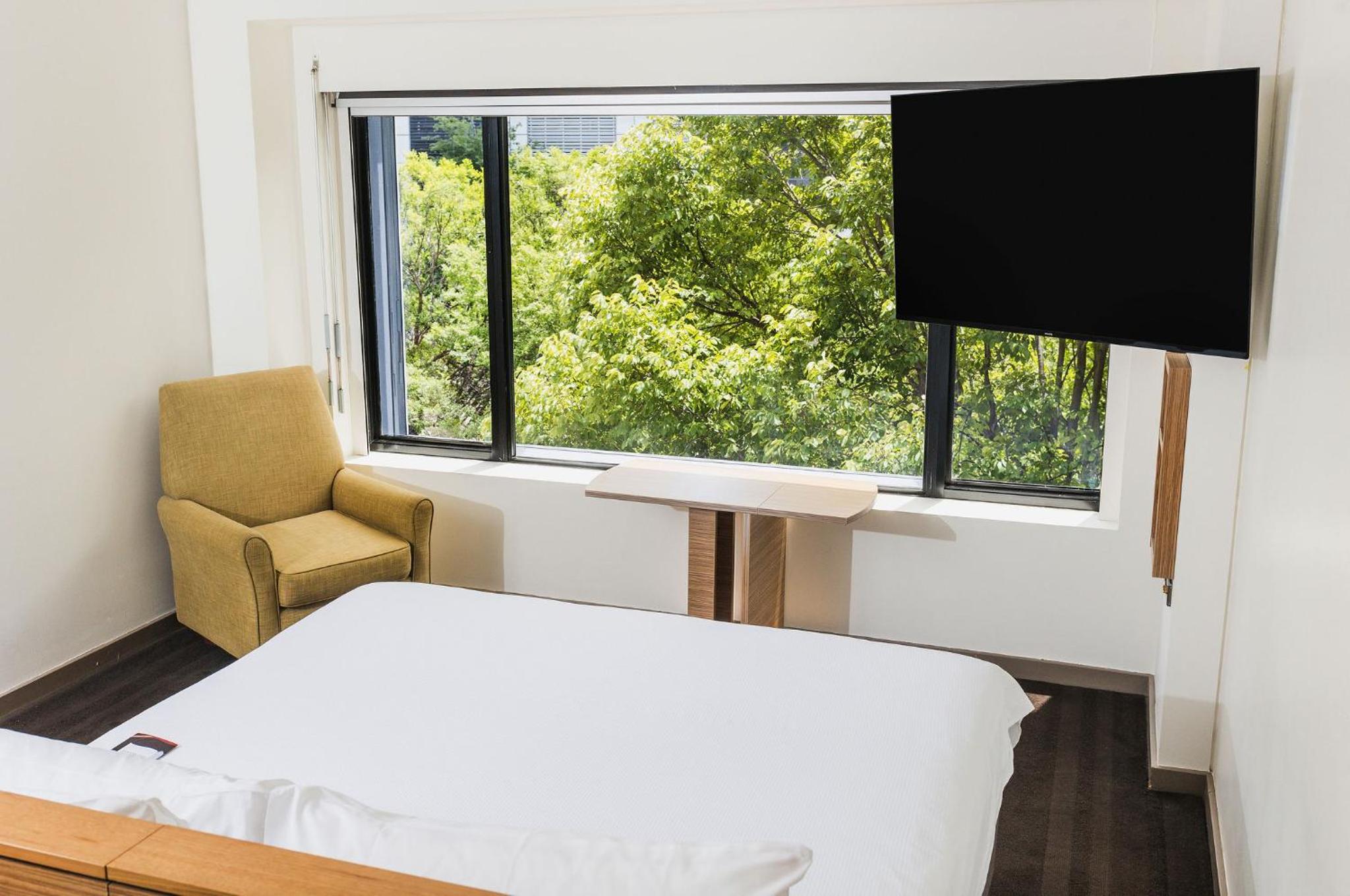 Standard King Room with City View - Photo 1