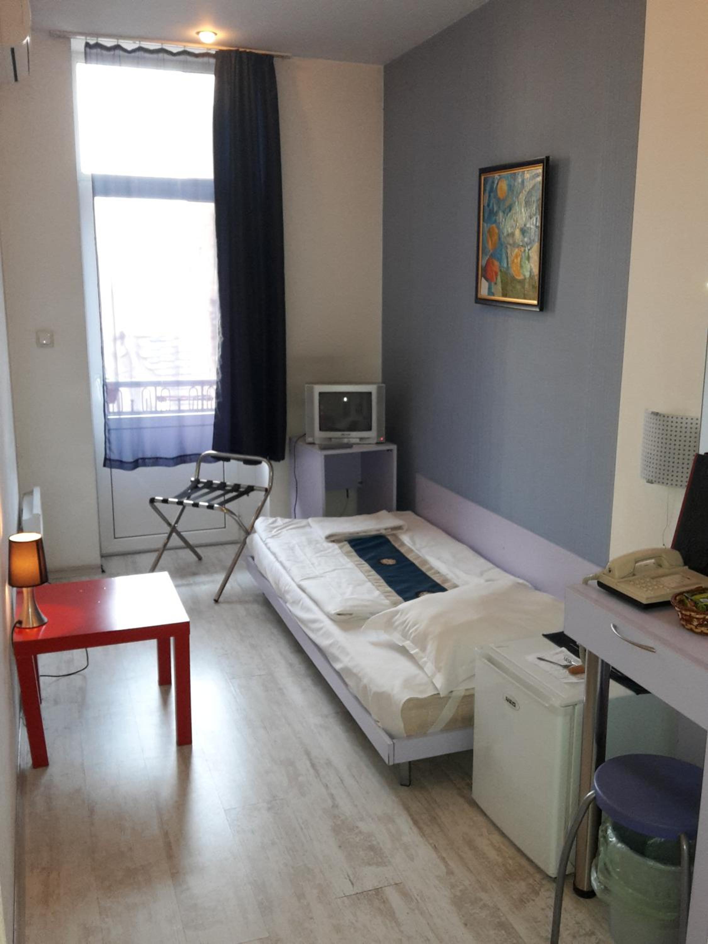 Single Room photo 2